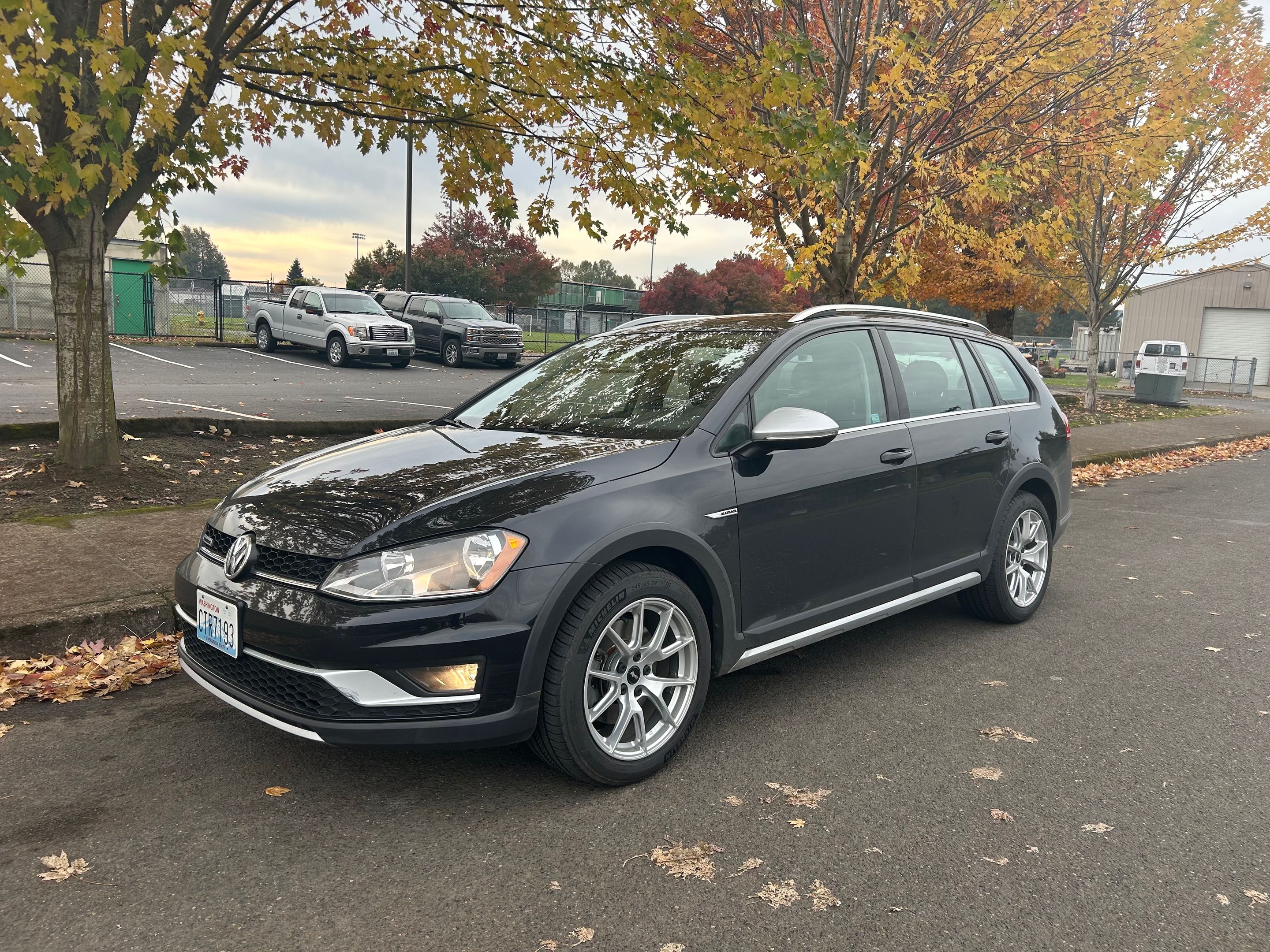 Black VW MK7 Alltrack/SportWagen Alltrack with 17" VS-5 Apex wheels in Race Silver