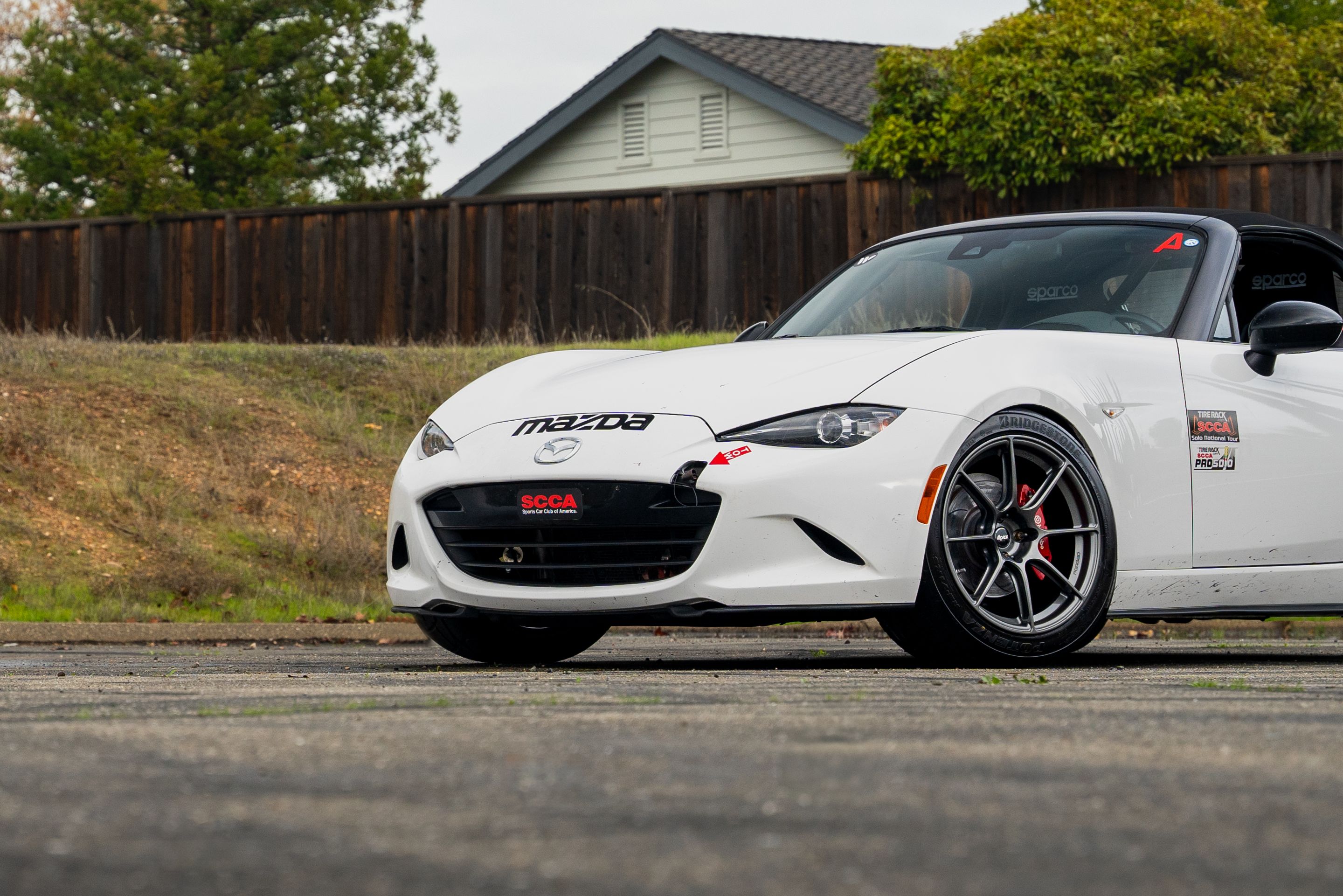White Mazda ND MX-5 Miata with 17" SM-8RS Apex wheels in Anthracite