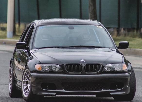 BMW E46 3 Series with 17" ARC-8 in Hyper Black