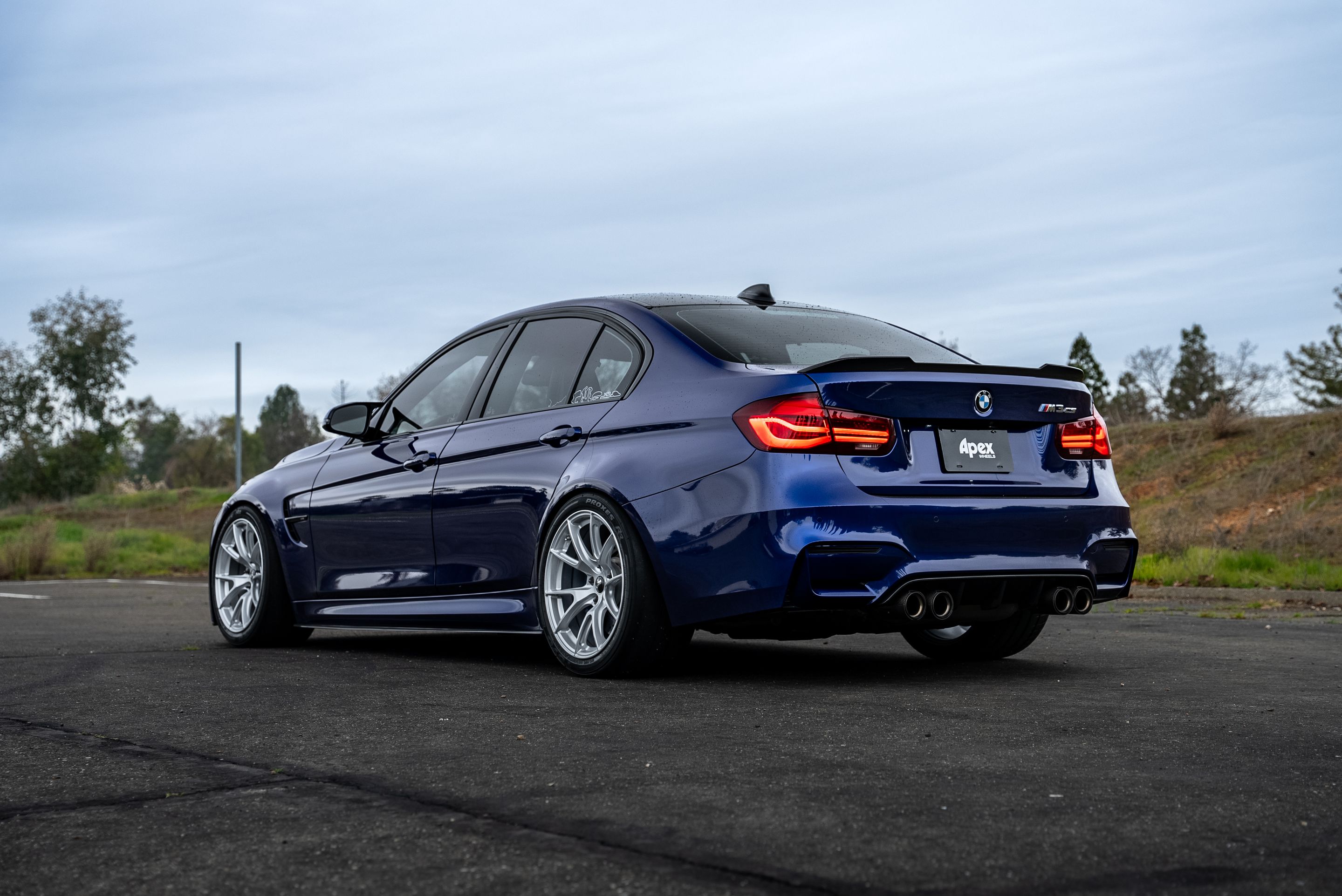 Blue BMW F80 M3 with 18" VS-5 Apex wheels in Race Silver