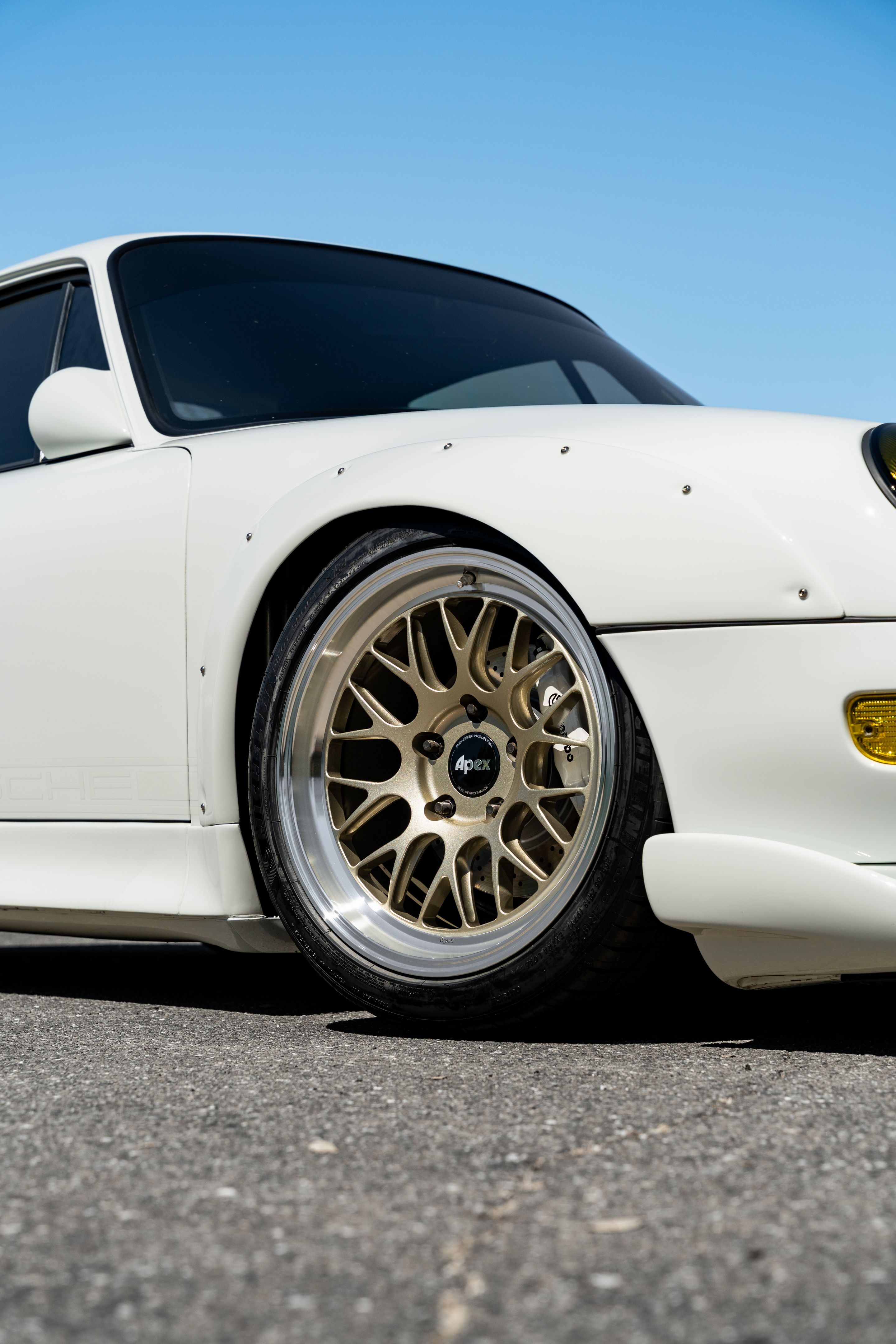 White Porsche 911 993 Carrera with 18" ML-10RT Apex wheels in Machined Lip Gloss Motorsport Gold