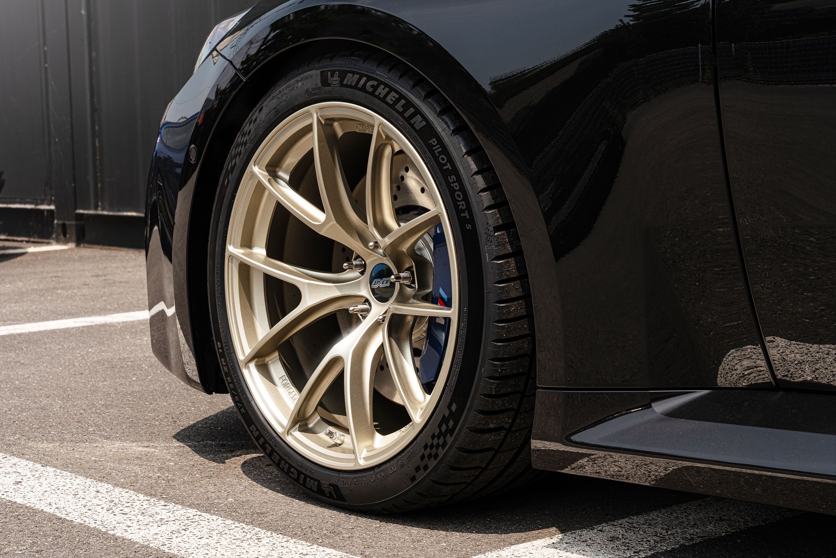 Black BMW G87 M2 with 19" VS-5RS Apex wheels in Motorsport Gold