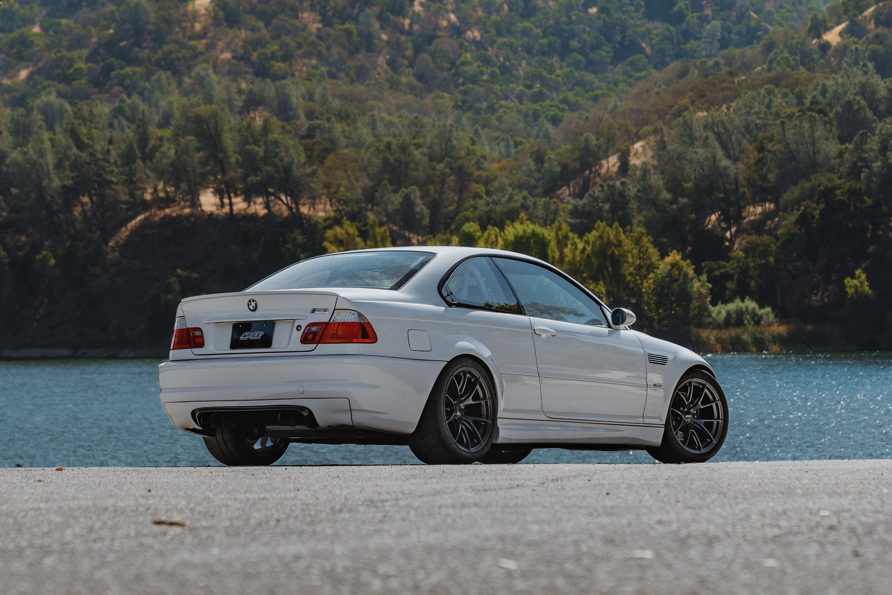 White BMW E46 M3 with 18" VS-5RS Apex wheels in Anthracite