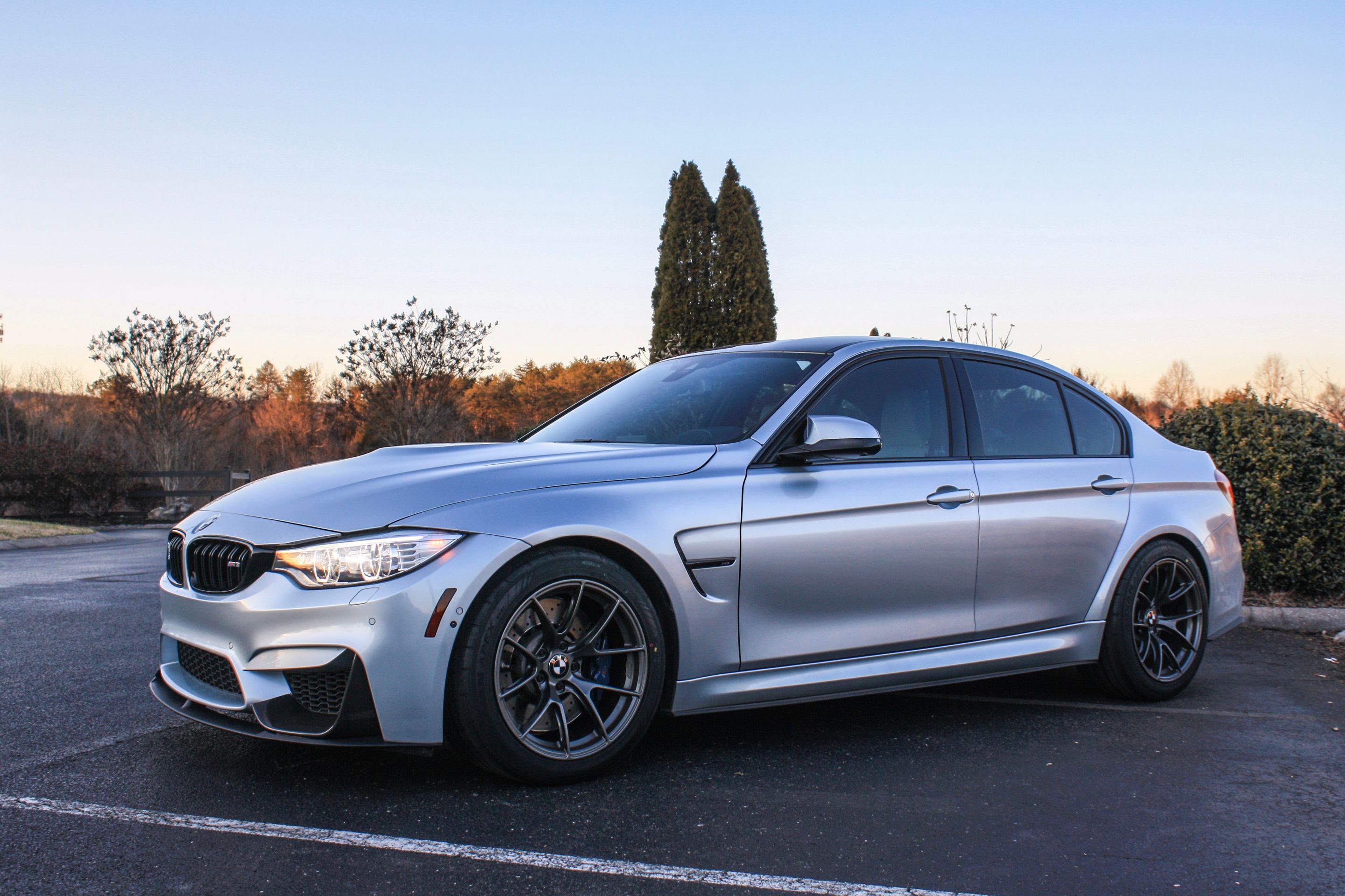 Silver BMW F80 M3 with 18" VS-5RS Apex wheels in Anthracite