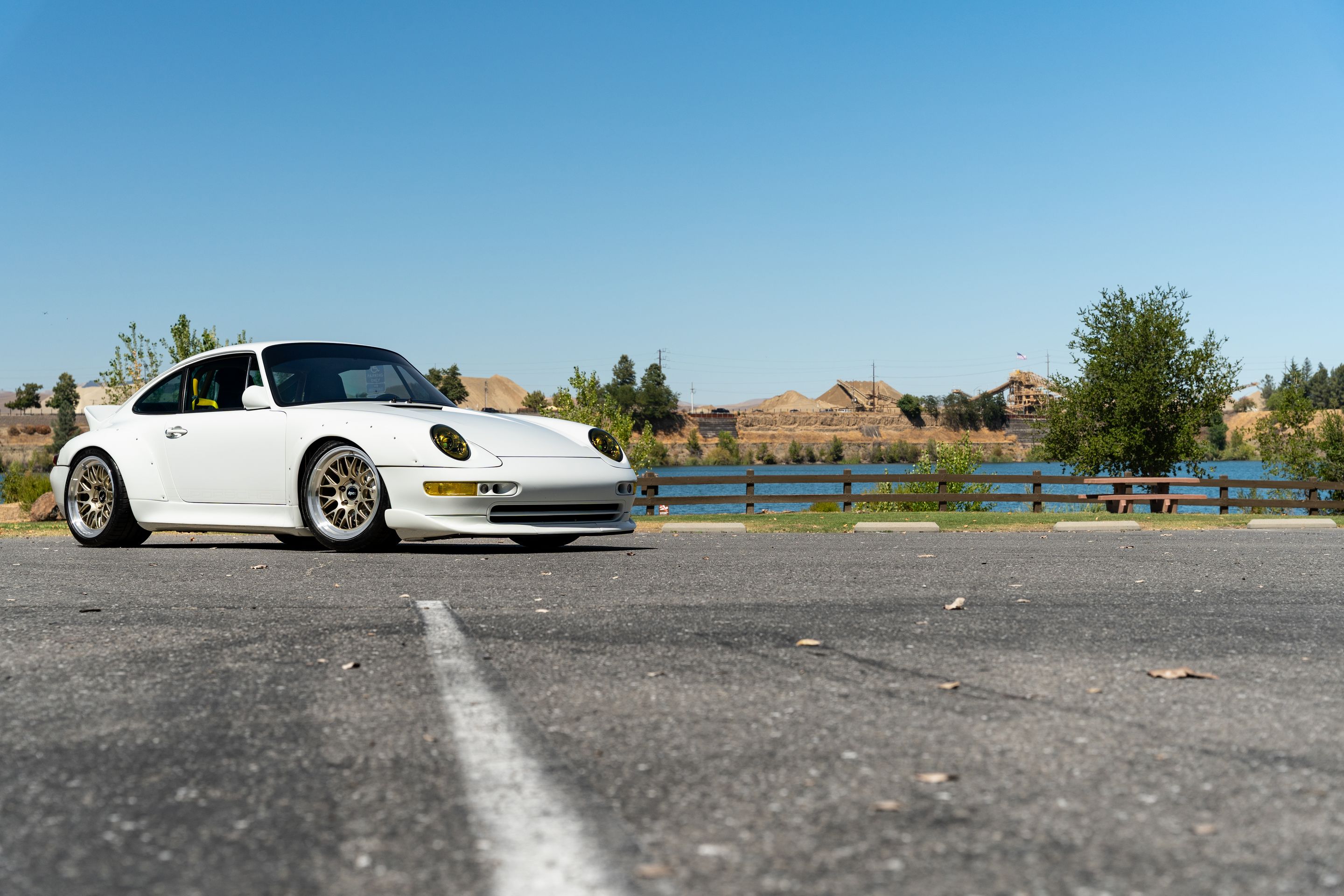 White Porsche 911 993 Carrera with 18" ML-10RT Apex wheels in Machined Lip Gloss Motorsport Gold