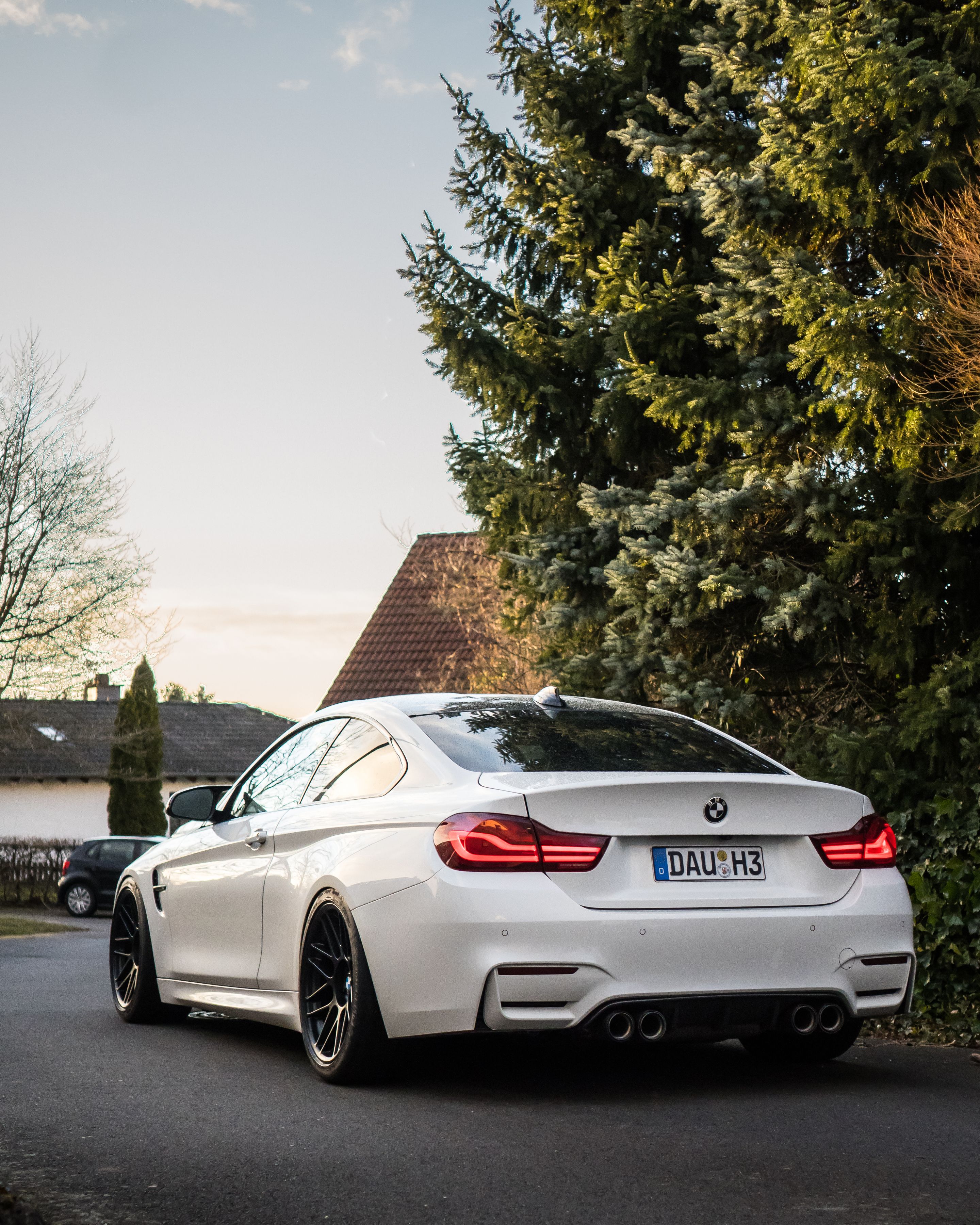 White BMW F82 Coupe M4 with 19" ARC-8 Apex wheels in Satin Black