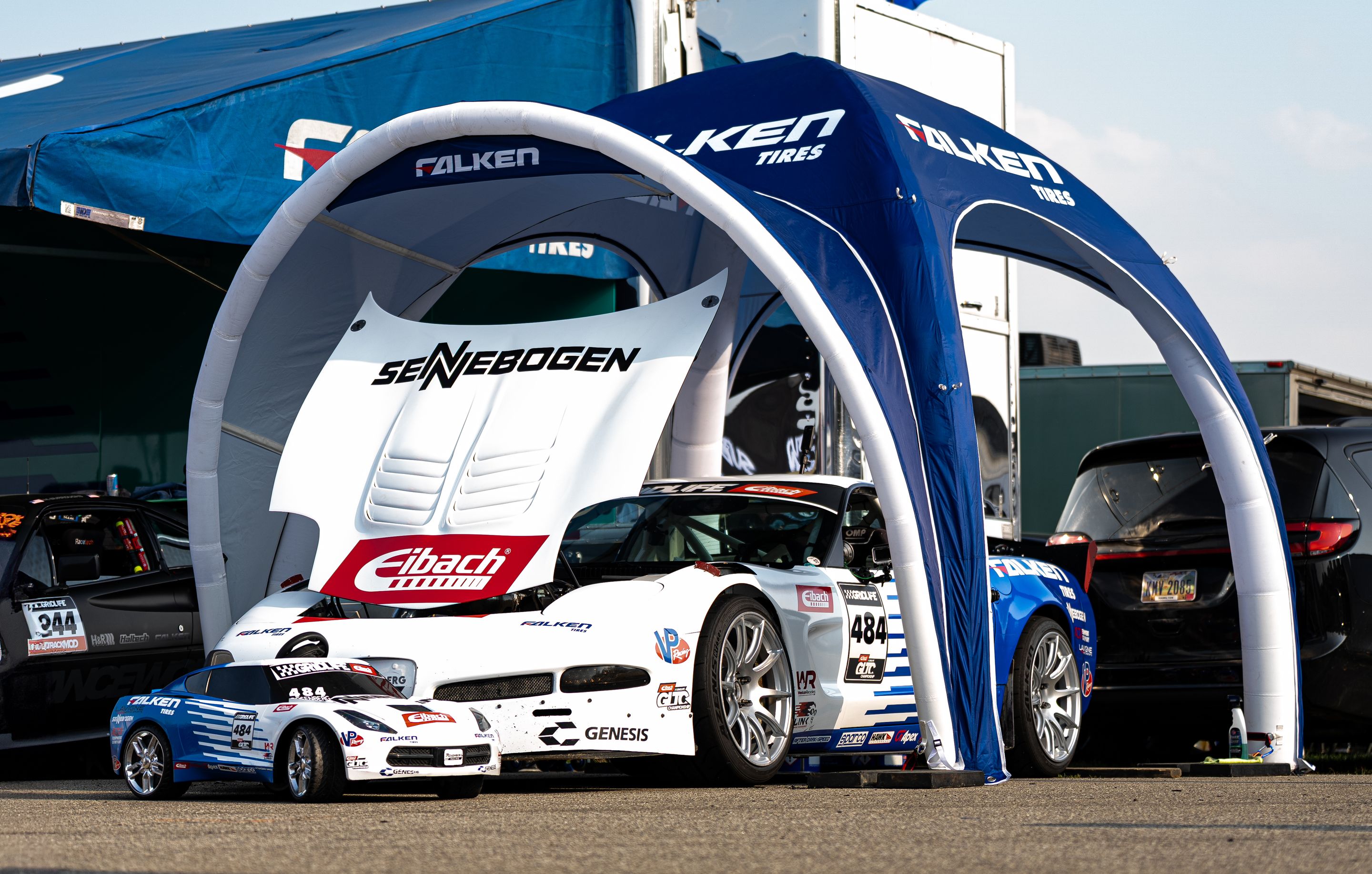 White Chevrolet C5 Corvette Z06 with 19" SM-10RS Apex wheels in Brushed Clear