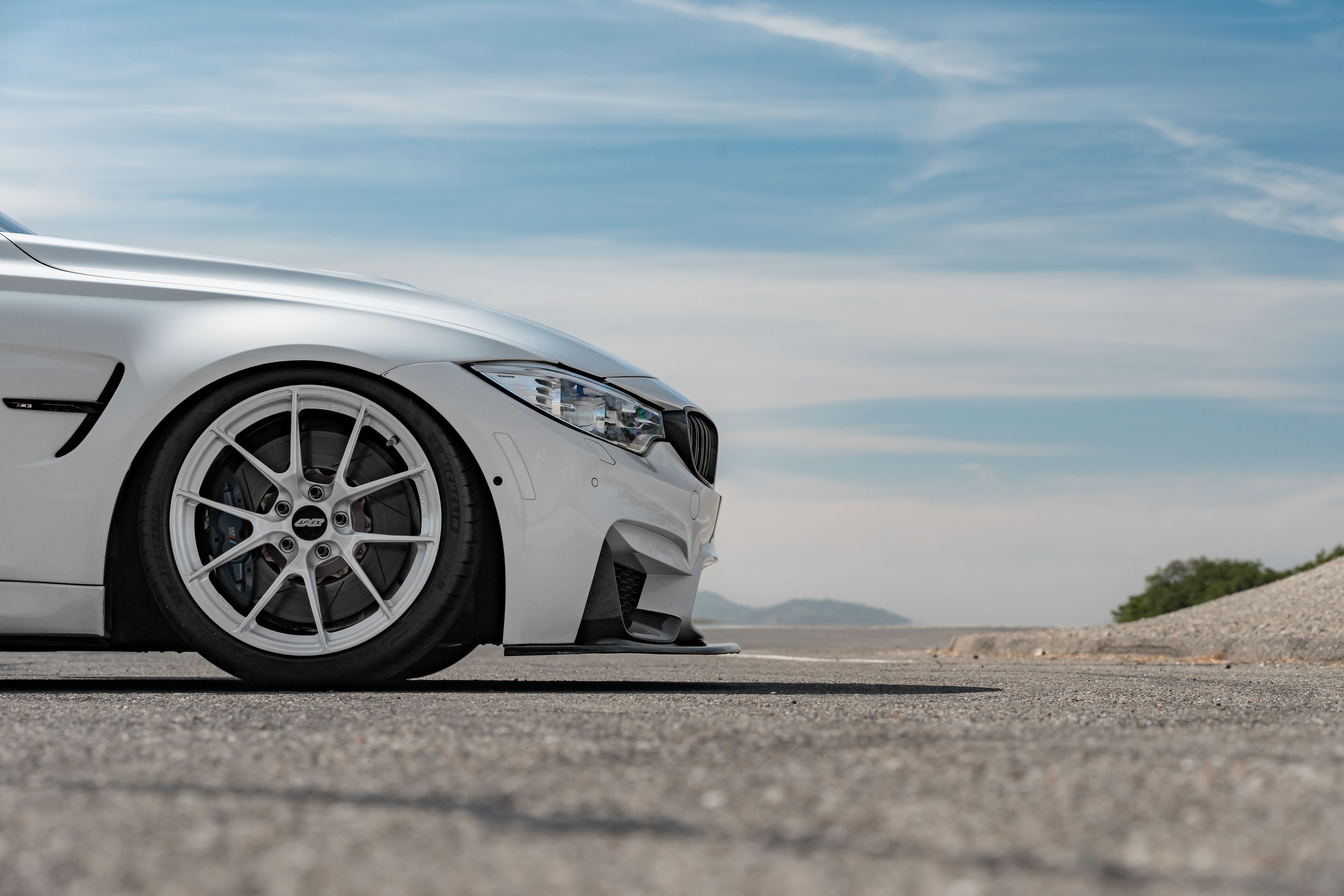 White BMW F80 M3 with 19" VS-5RS Apex wheels in Brushed Clear