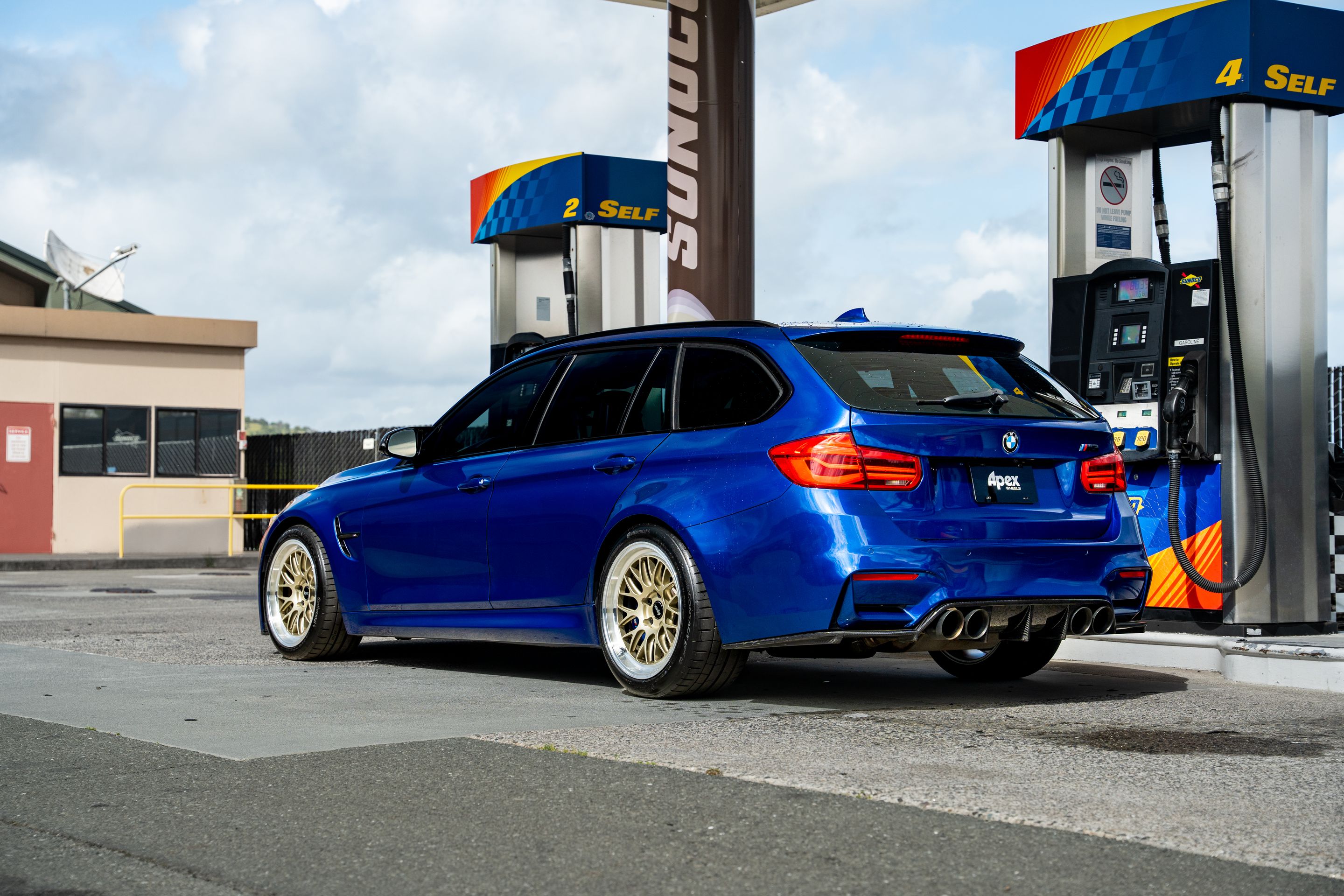 Blue BMW F80 M3 with 18" ML-10RT Apex wheels in Machined Lip Gloss Motorsport Gold