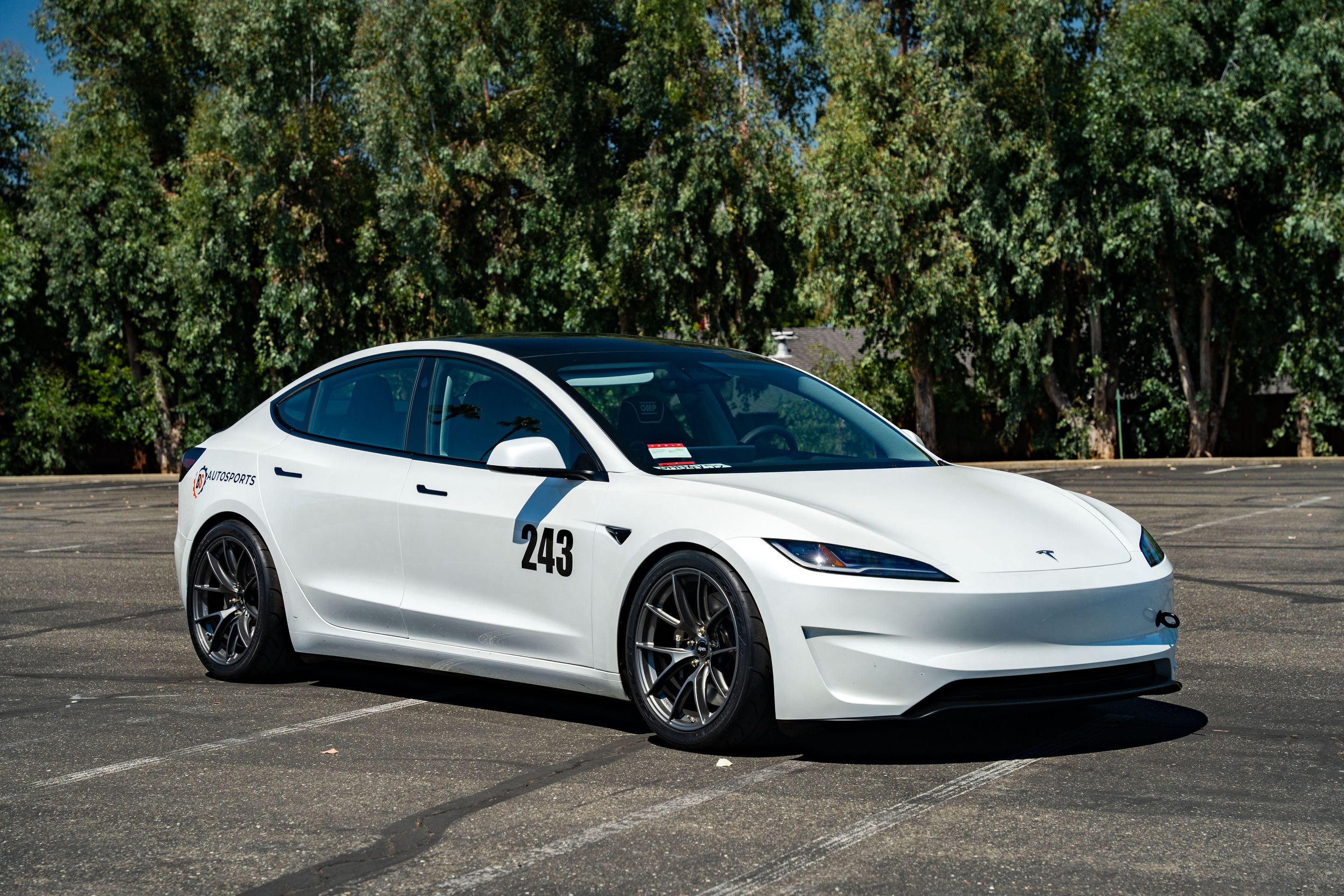White Tesla Model 3 with 19" VS-5RS Apex wheels in Anthracite