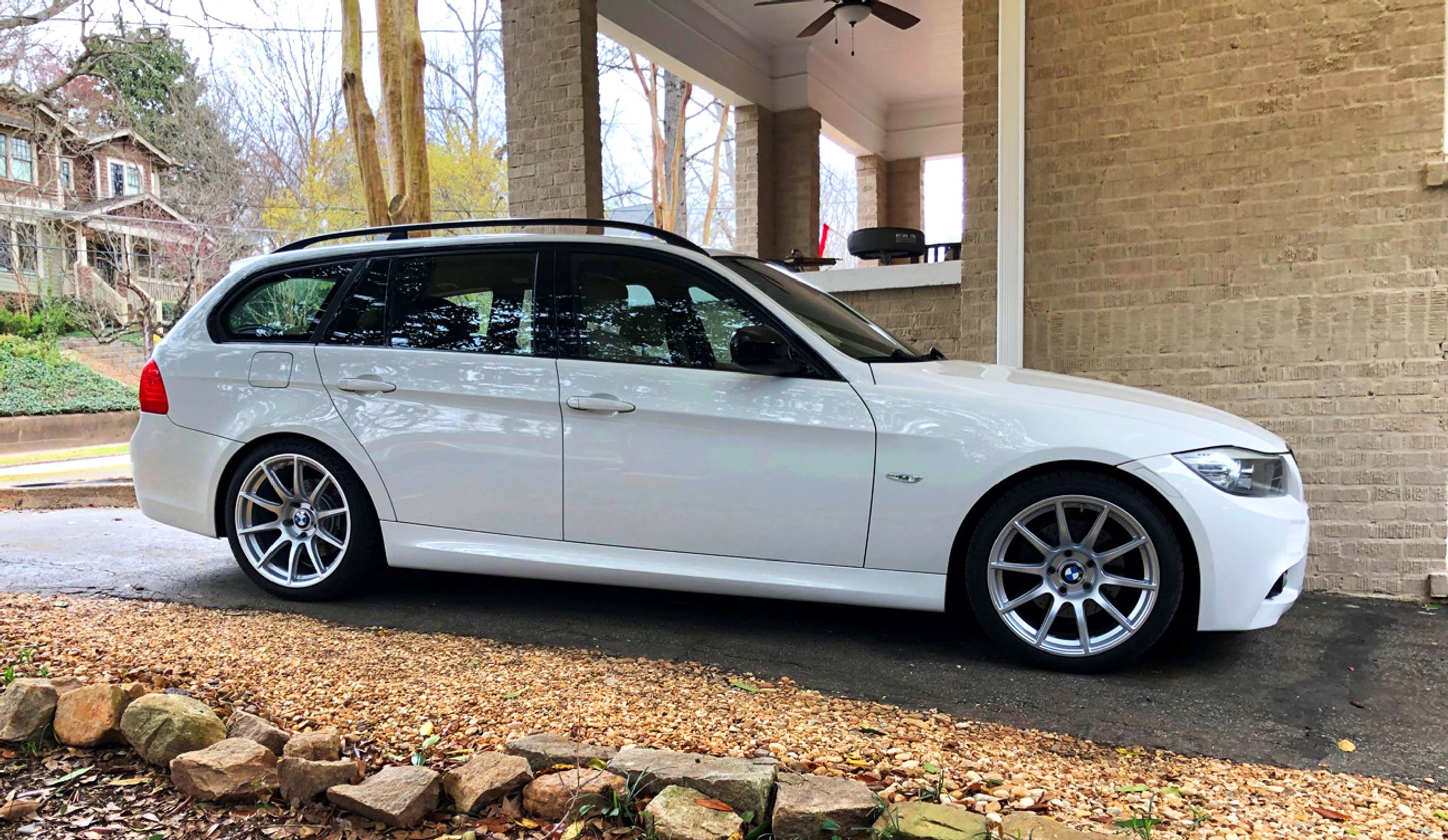 White BMW E91 LCI Wagon 3 Series with 18" SM-10 Apex wheels in Race Silver