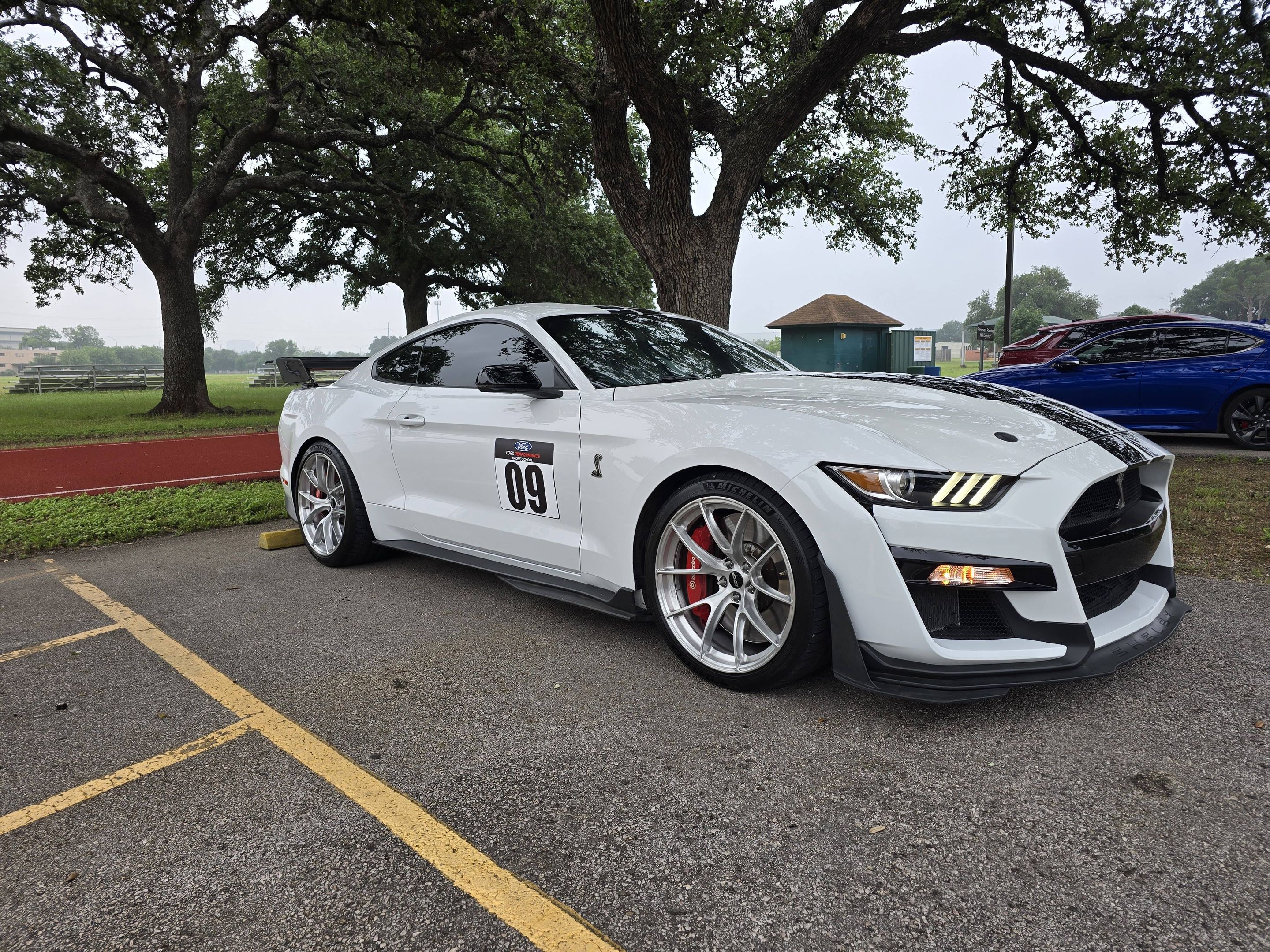 White Ford S550 Mustang GT500 with 20" VS-5RS Apex wheels in Brushed Clear