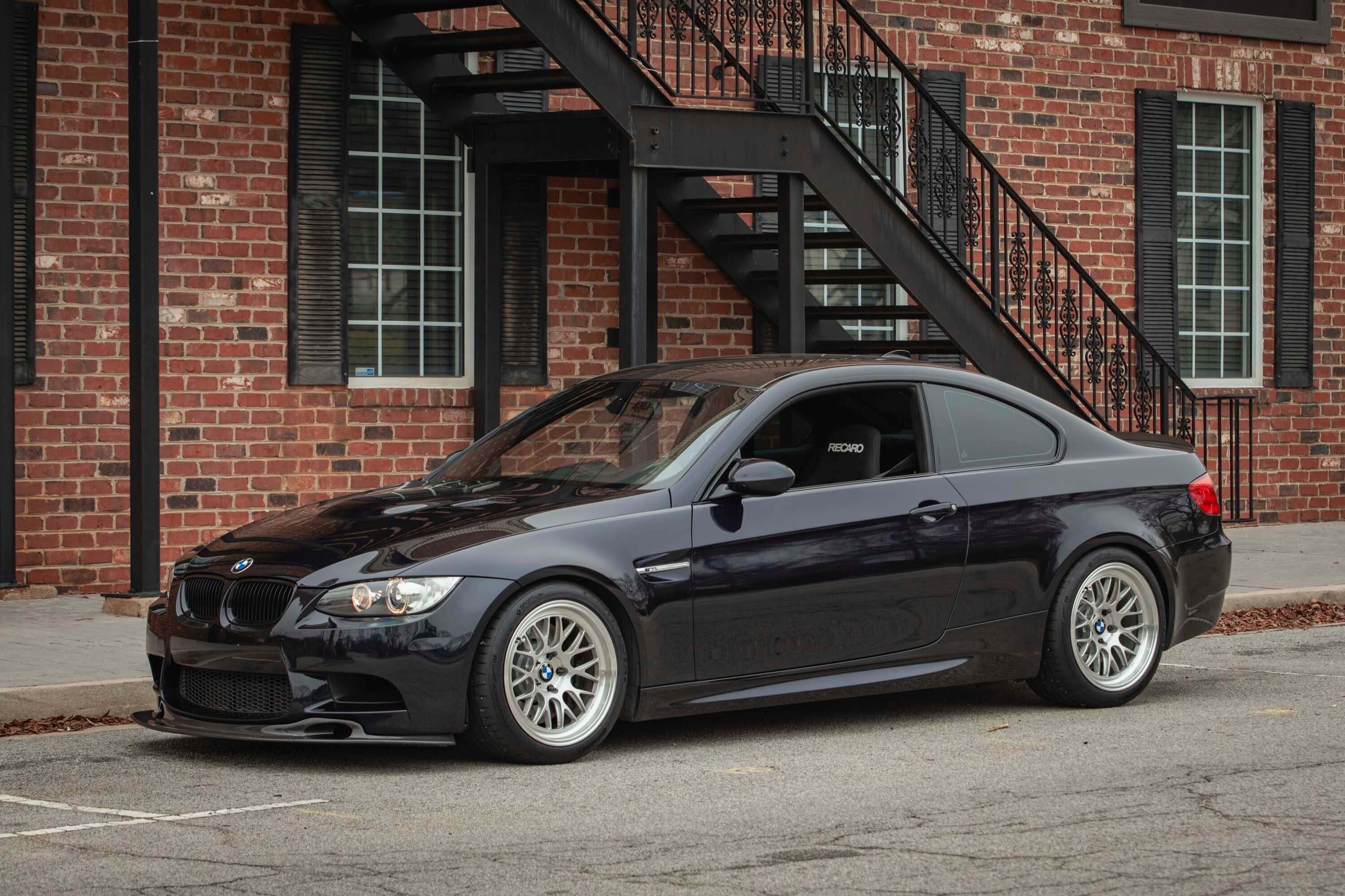 BMW E92 Coupe M3 with 18