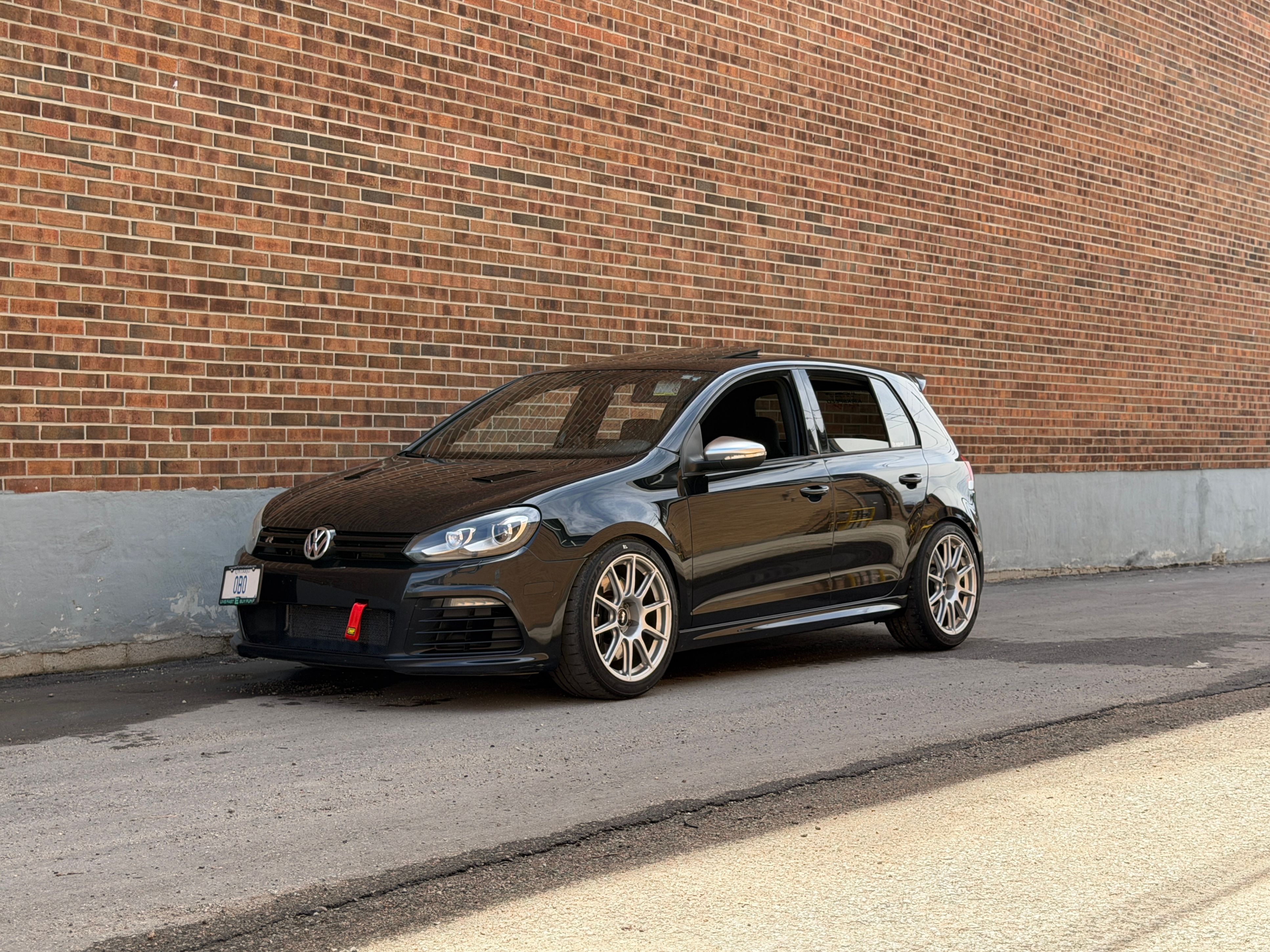 Black VW Golf R - SM-10 in Race Silver