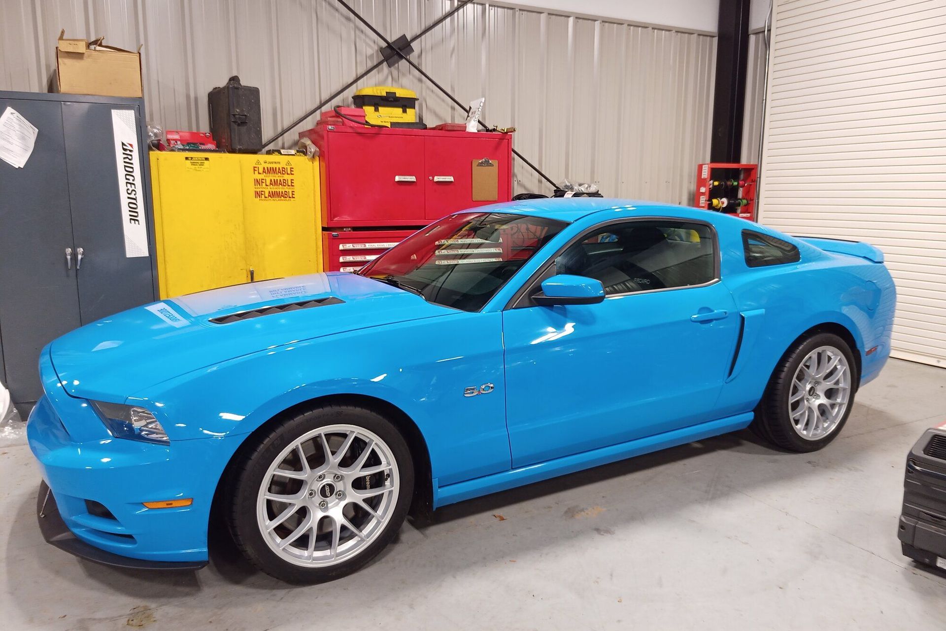 Ford S197 Mustang GT with 19
