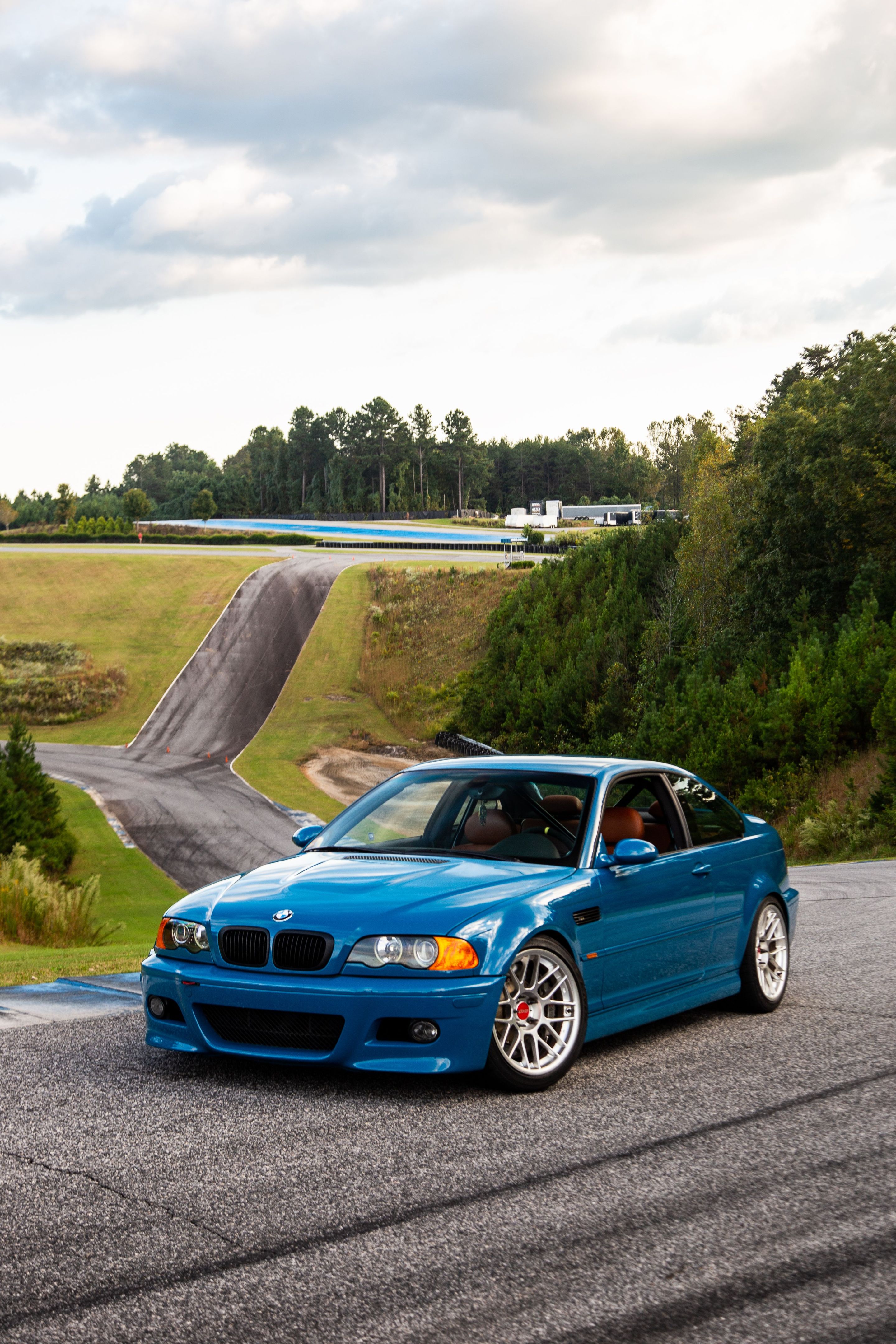 Blue BMW E46 M3 with 18" ARC-8 Apex wheels in Hyper Silver