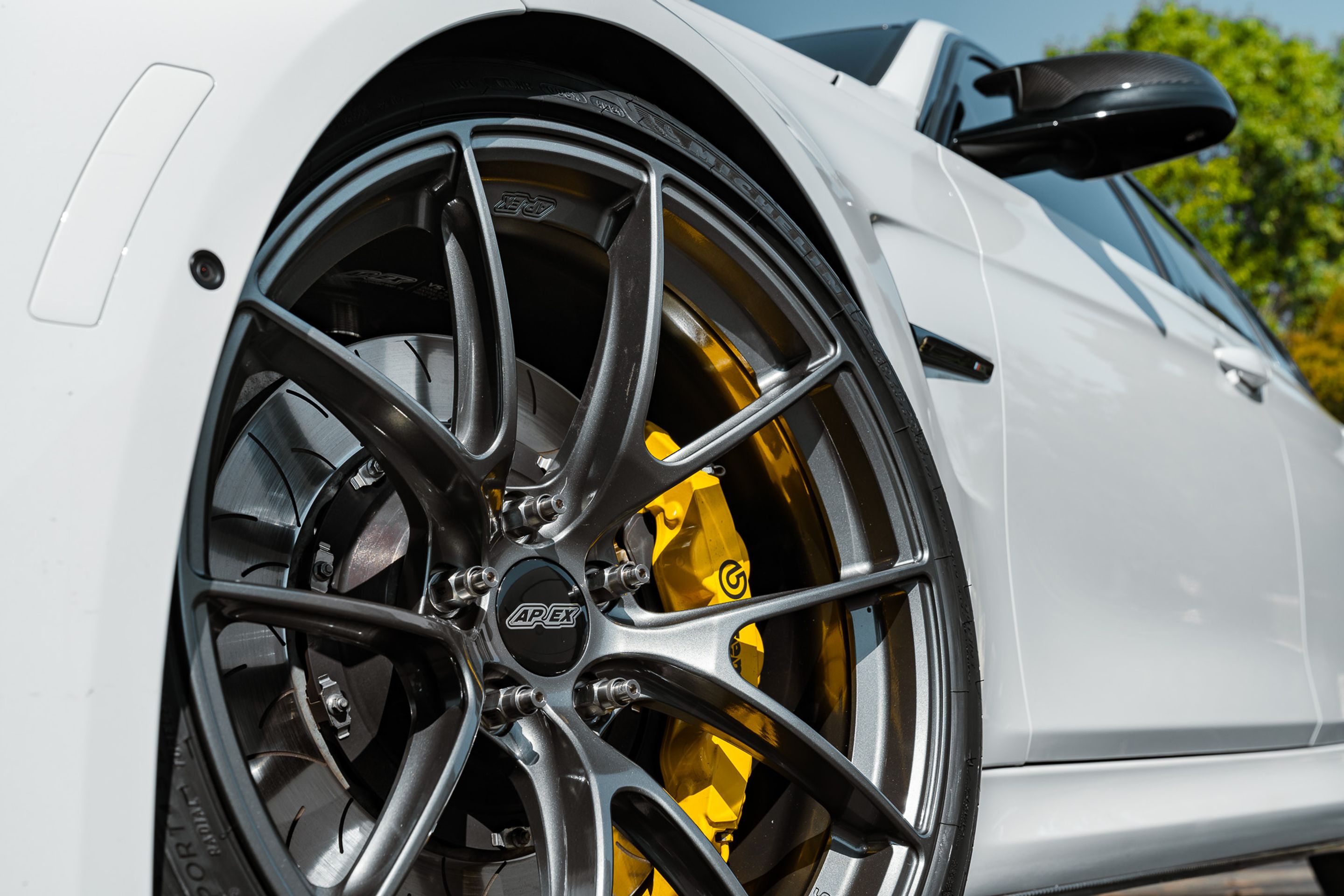 White BMW F80 M3 with 20" VS-5RS Apex wheels in Anthracite