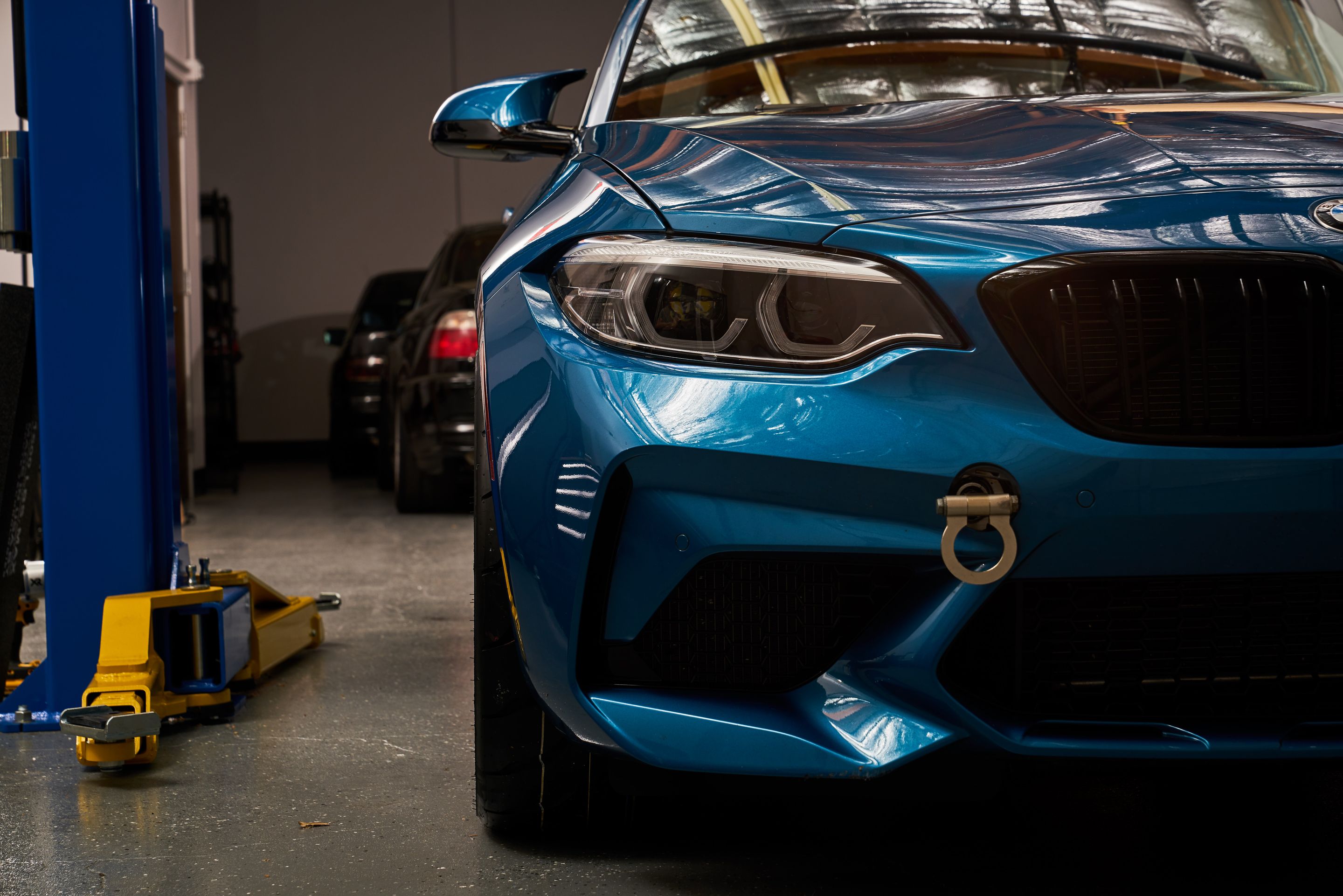 Blue BMW F87 M2 with 19" EC-7 Apex wheels in Race Silver