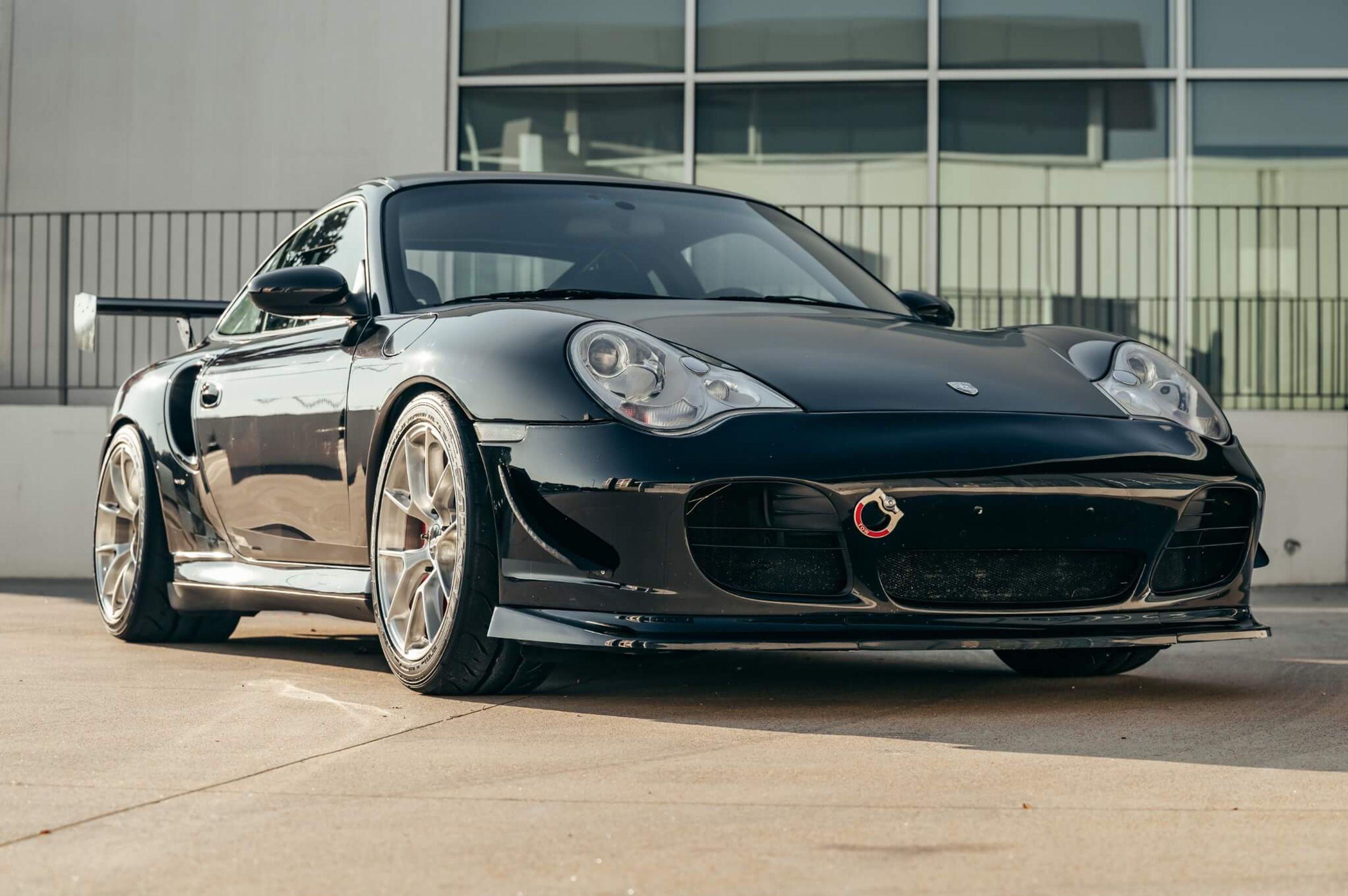 Black Porsche 911 996 Turbo with 18" VS-5RS Apex wheels in Brushed Clear