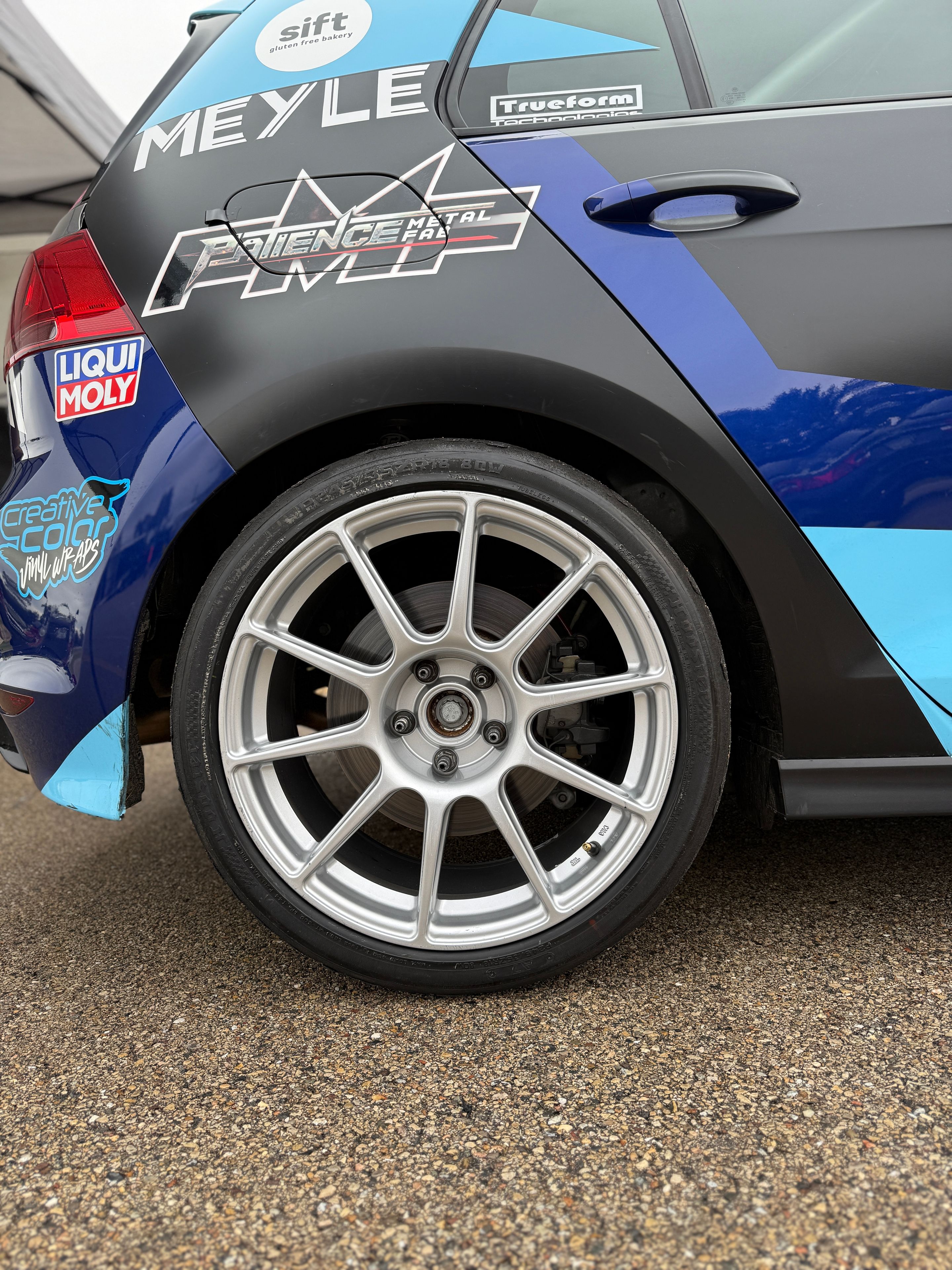 Race Livery VW MK7 Golf R with 18" SM-10 Apex wheels in Race Silver