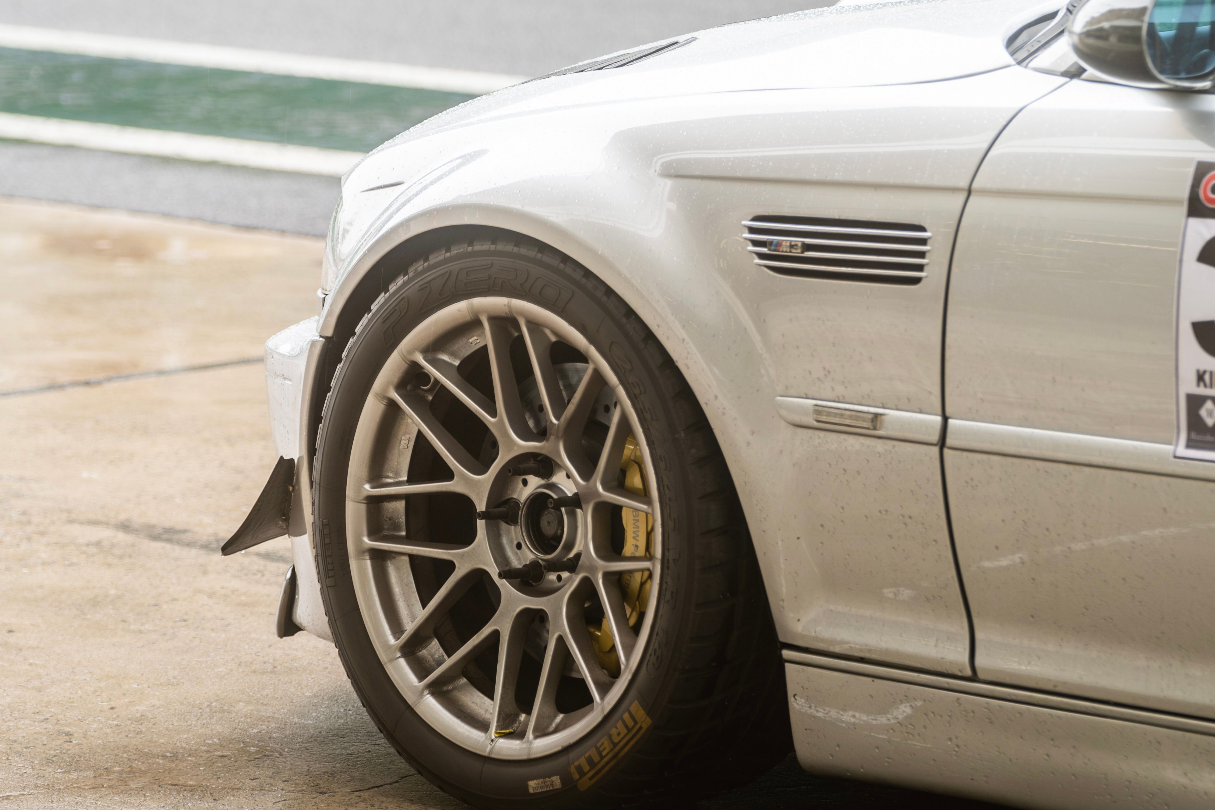 M⑧ BMW E46 M3 with 18