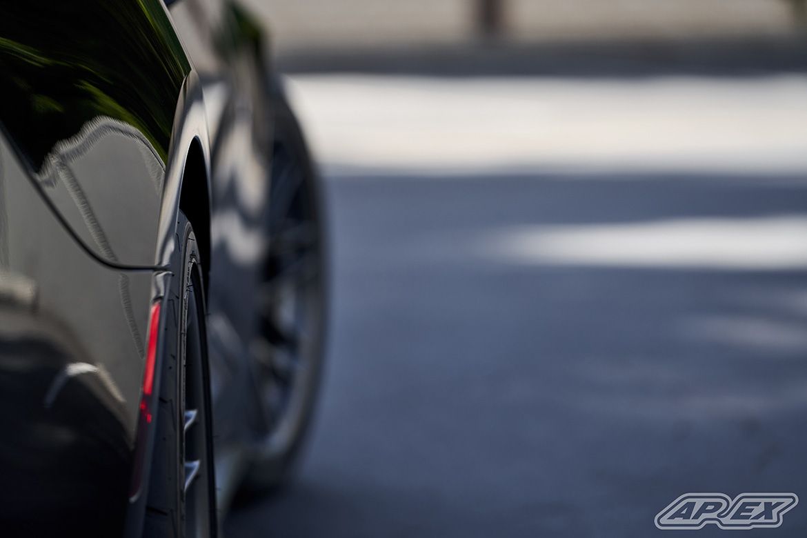 Black Chevrolet 6th Gen Camaro SS 1LE with 19" ARC-8 Apex wheels in Anthracite