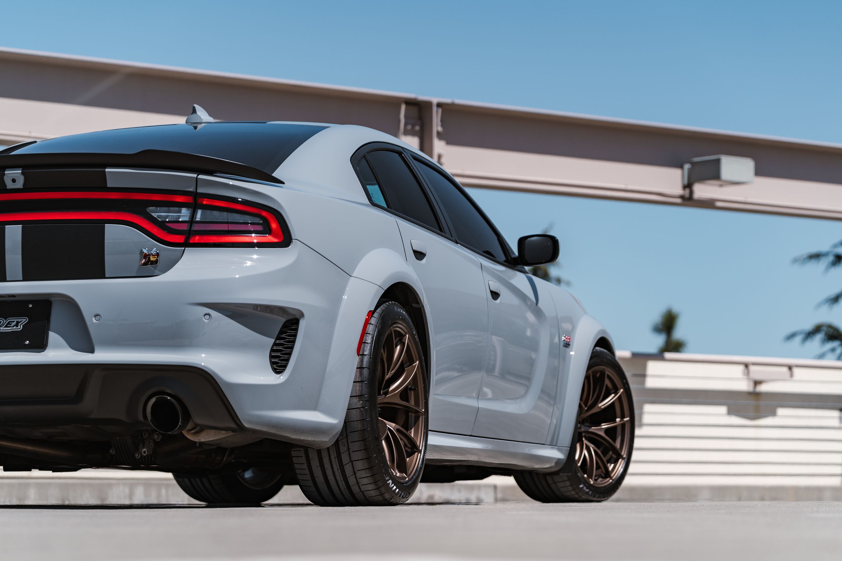 Grey Dodge Charger Scat Pack Widebody with 20" VS-5RS Apex wheels in Satin Bronze