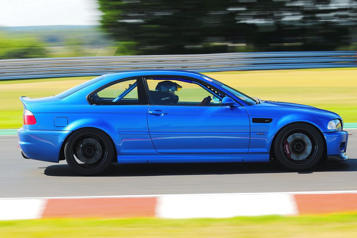 Blue BMW E46 M3 with 18" ARC-8 Apex wheels in Anthracite