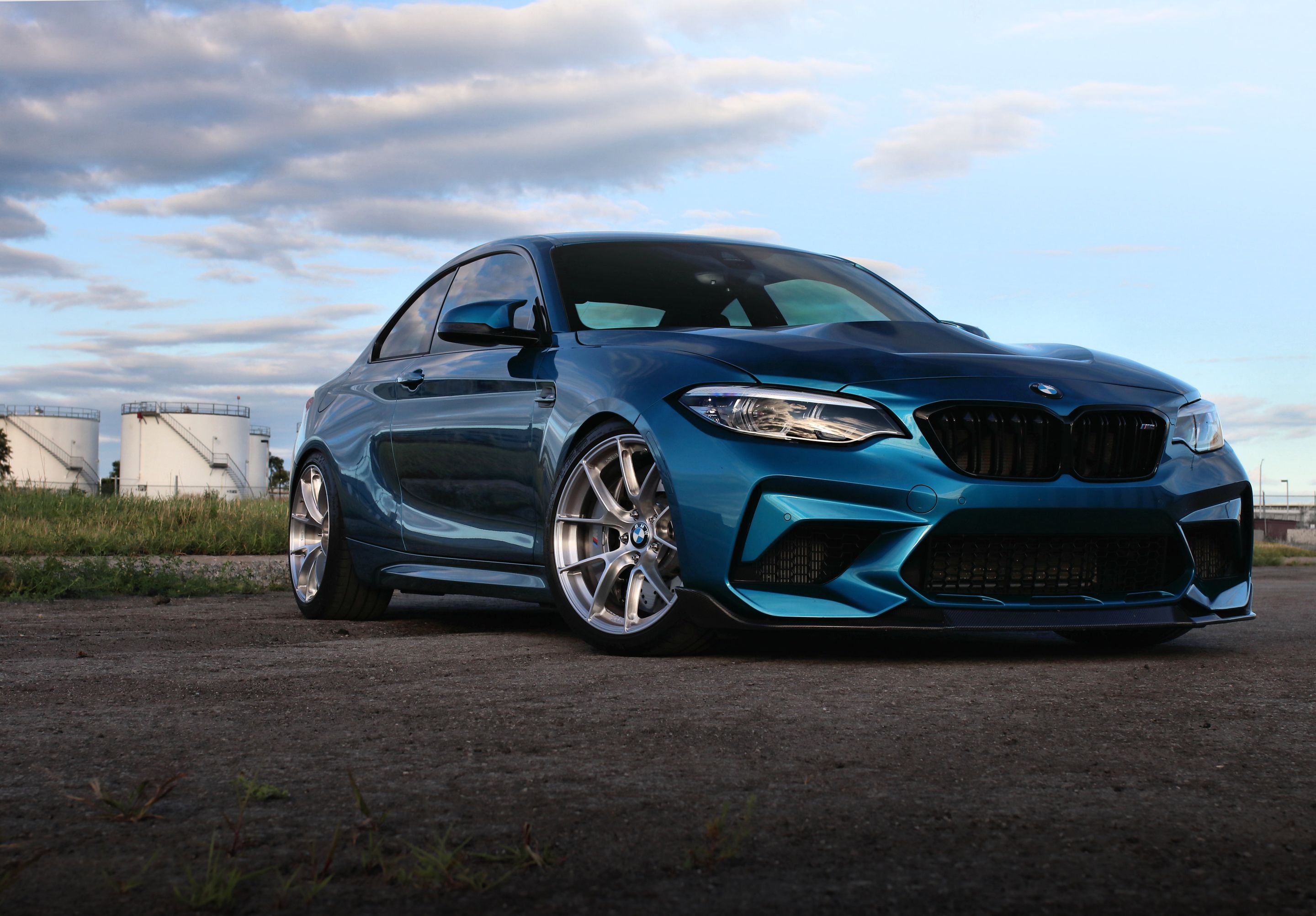 Blue BMW F87 M2 with 19" VS-5RS Apex wheels in Brushed Clear