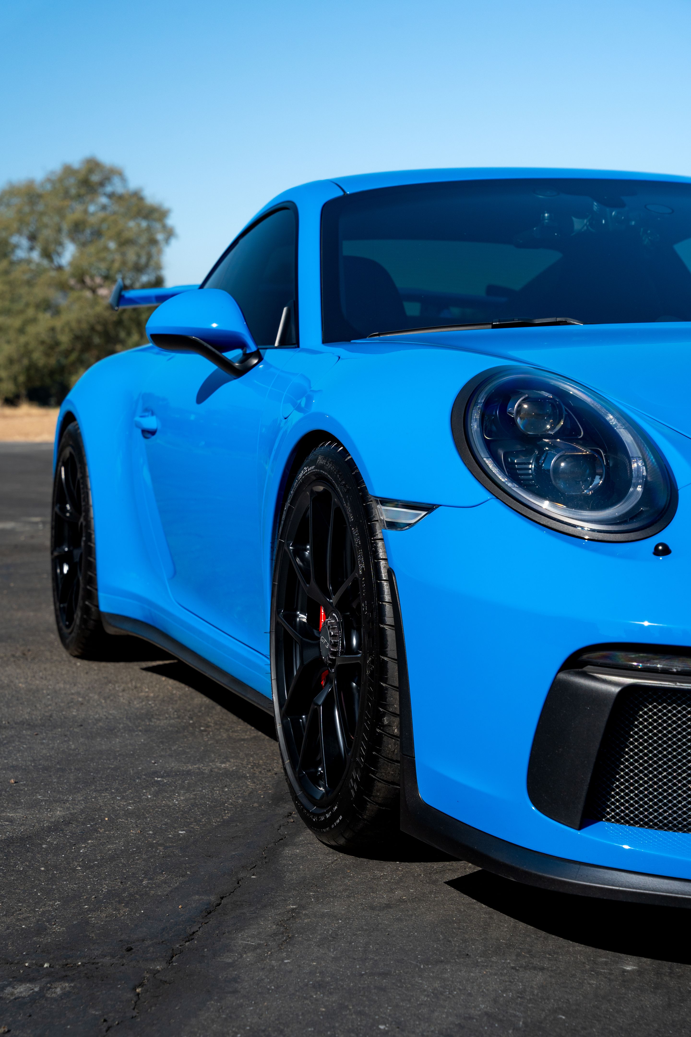 Blue Porsche 911 991.2 GT3 with 19" VS-5RE Apex wheels in Satin Black