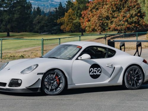 White Porsche Cayman - SM-10RS in Satin Black