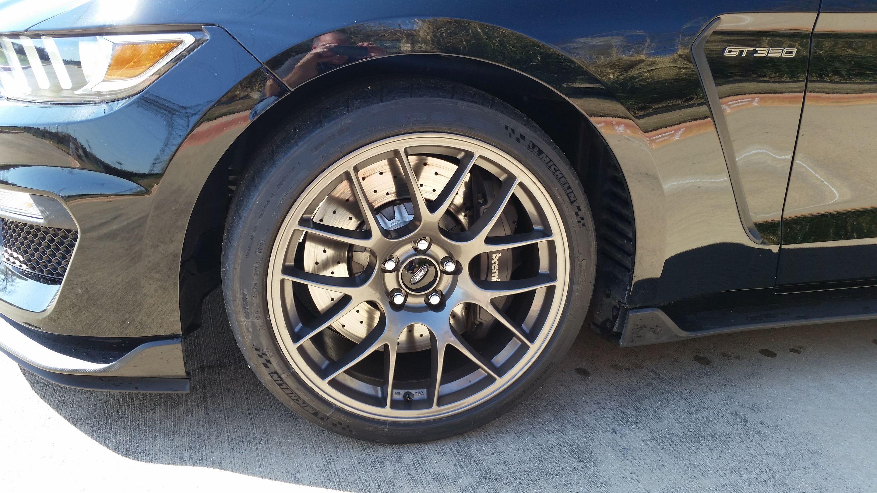 Black Ford S550 Mustang GT350 with 19" EC-7 Apex wheels in Anthracite