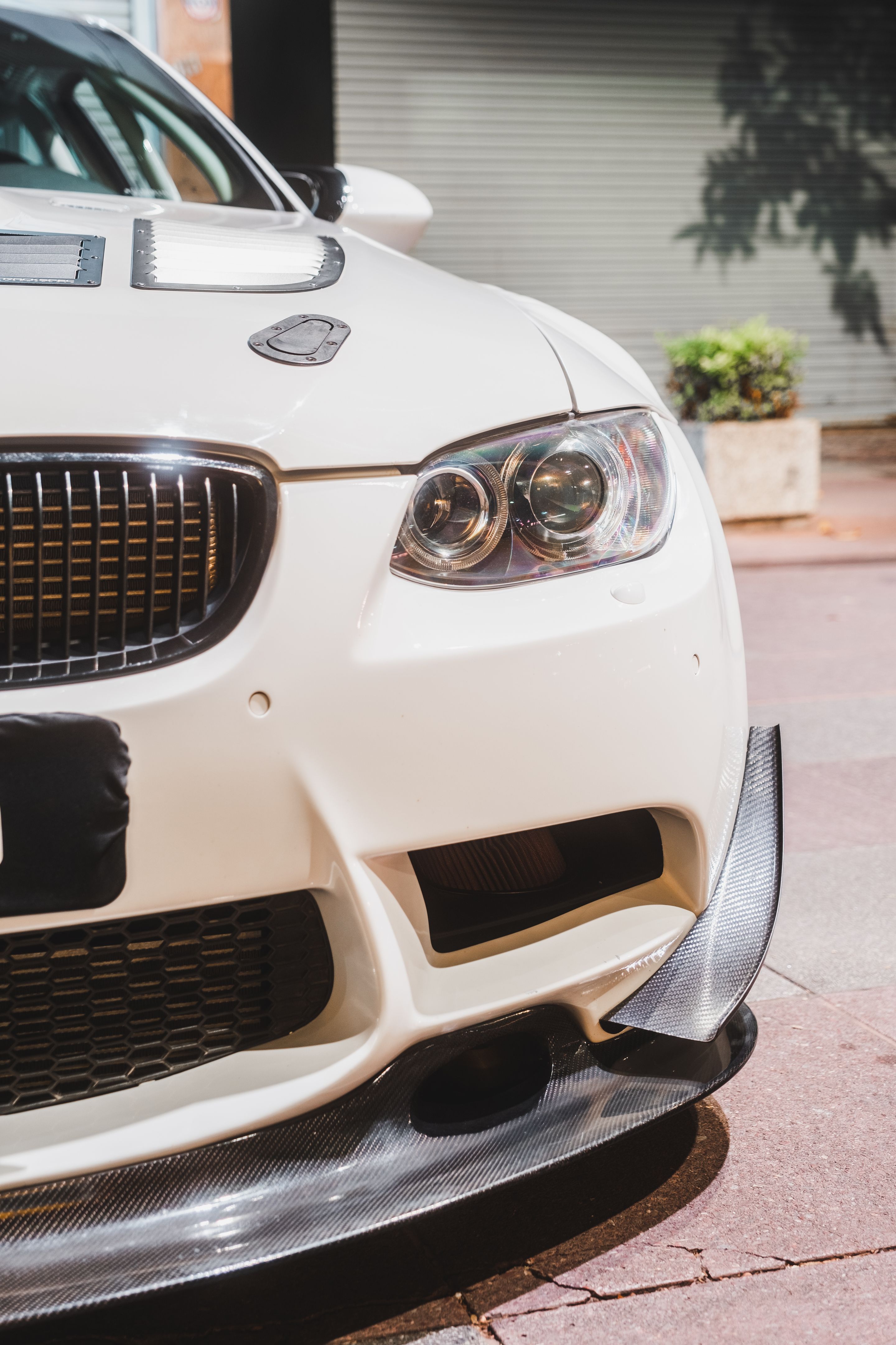 White BMW E92 Coupe M3 with 18" ARC-8 Apex wheels in Hyper Silver