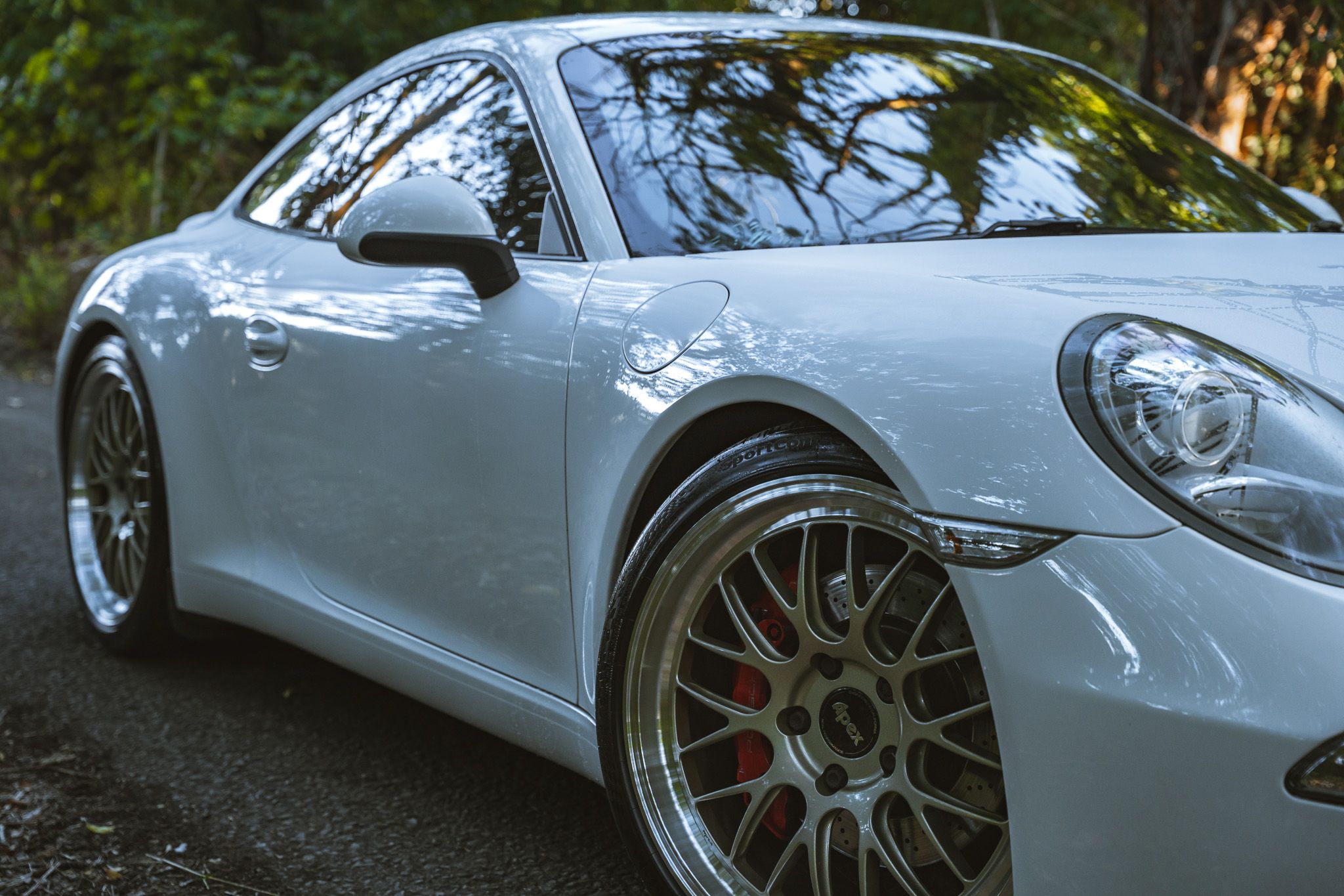 White Porsche 911 991.1 Carrera S with 20" ML-10RT Apex wheels in Machined Lip Gloss Motorsport Gold