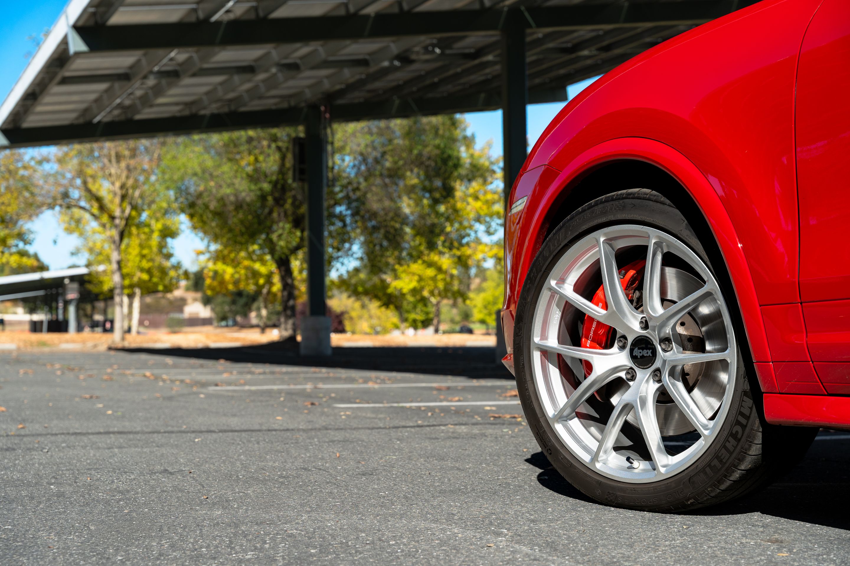 Red Porsche 958 Cayenne with 21" VS-5RX Apex wheels in Race Silver