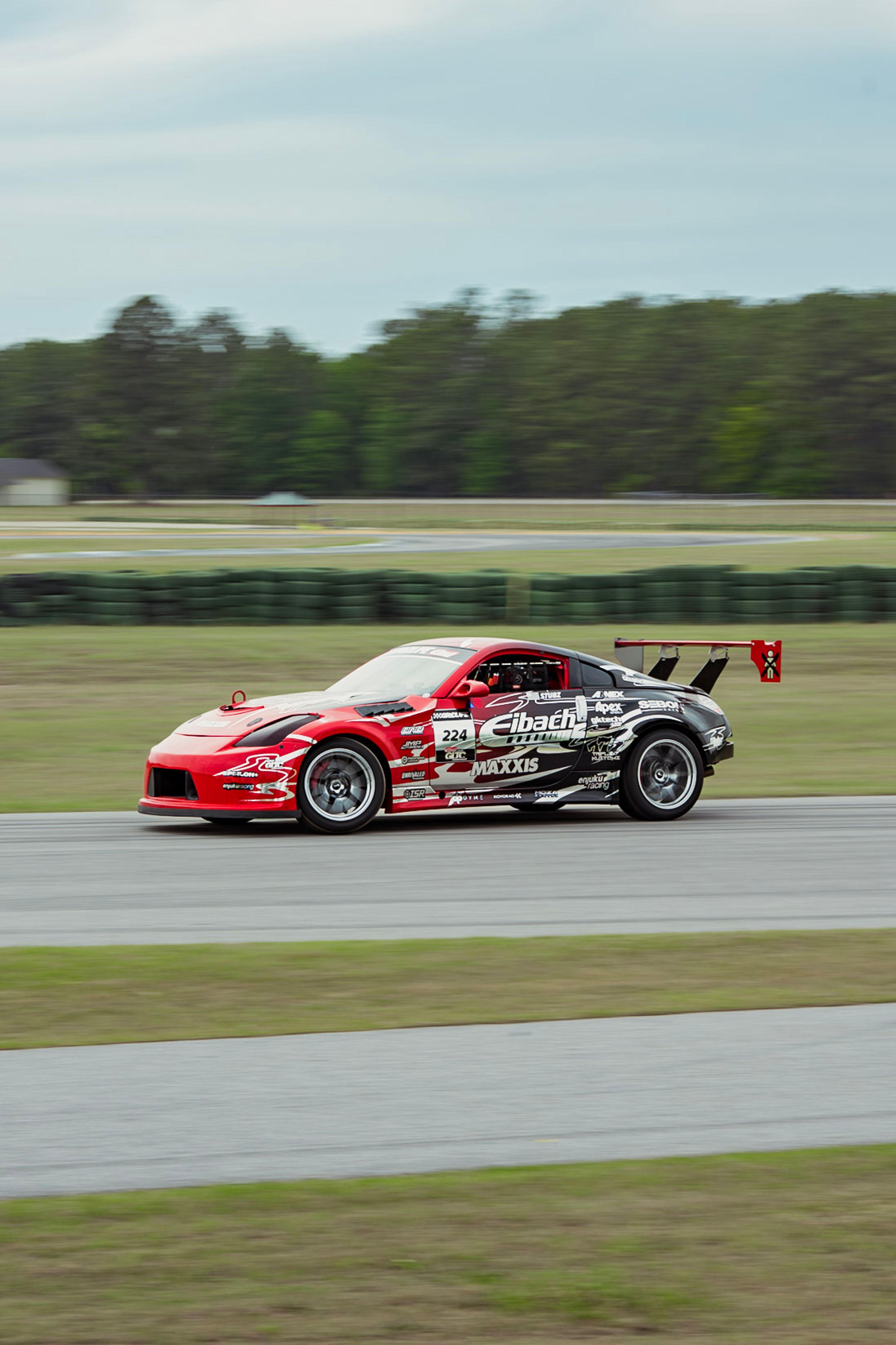 Race Livery Nissan 350Z with 18" VS-5RS Apex wheels in Custom Finish