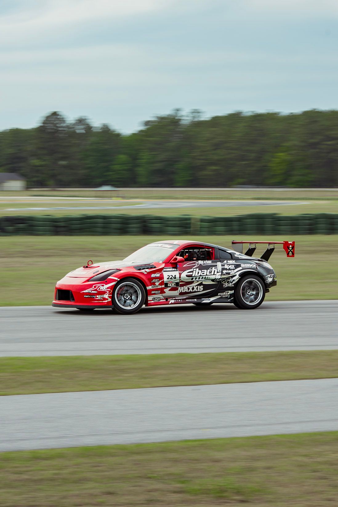 Race Livery Nissan 350Z with 18" VS-5RS Apex wheels in Custom Finish