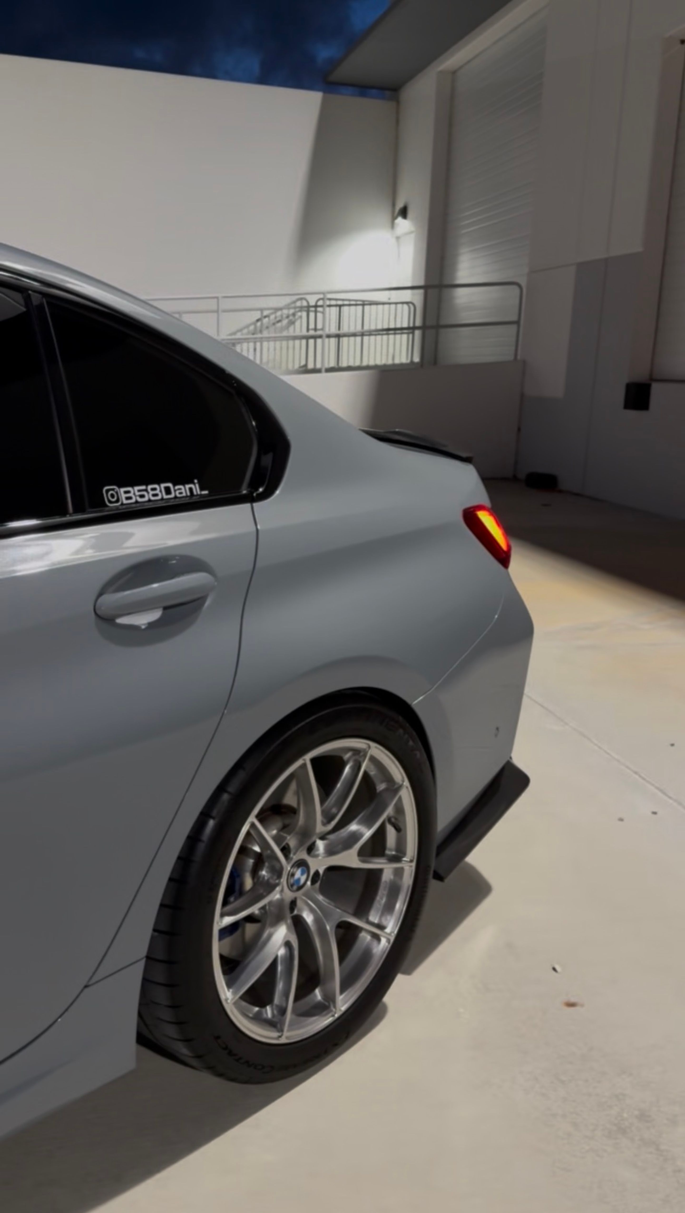 Grey BMW G20 Sedan 3 Series with 19" VS-5RS Apex wheels in Brushed Clear