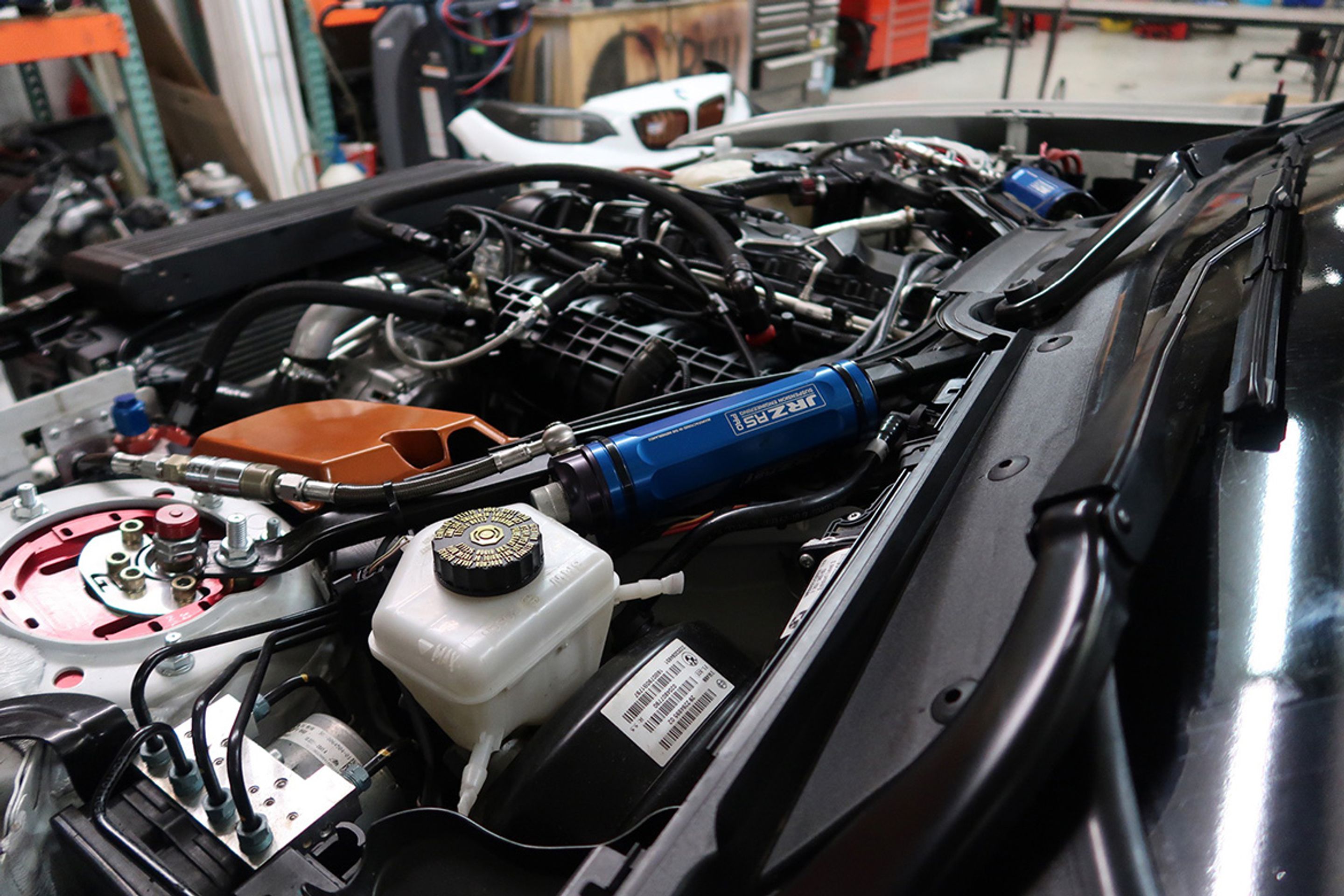 White BMW F87 M2 with 18" FL-5 Apex wheels in Anthracite