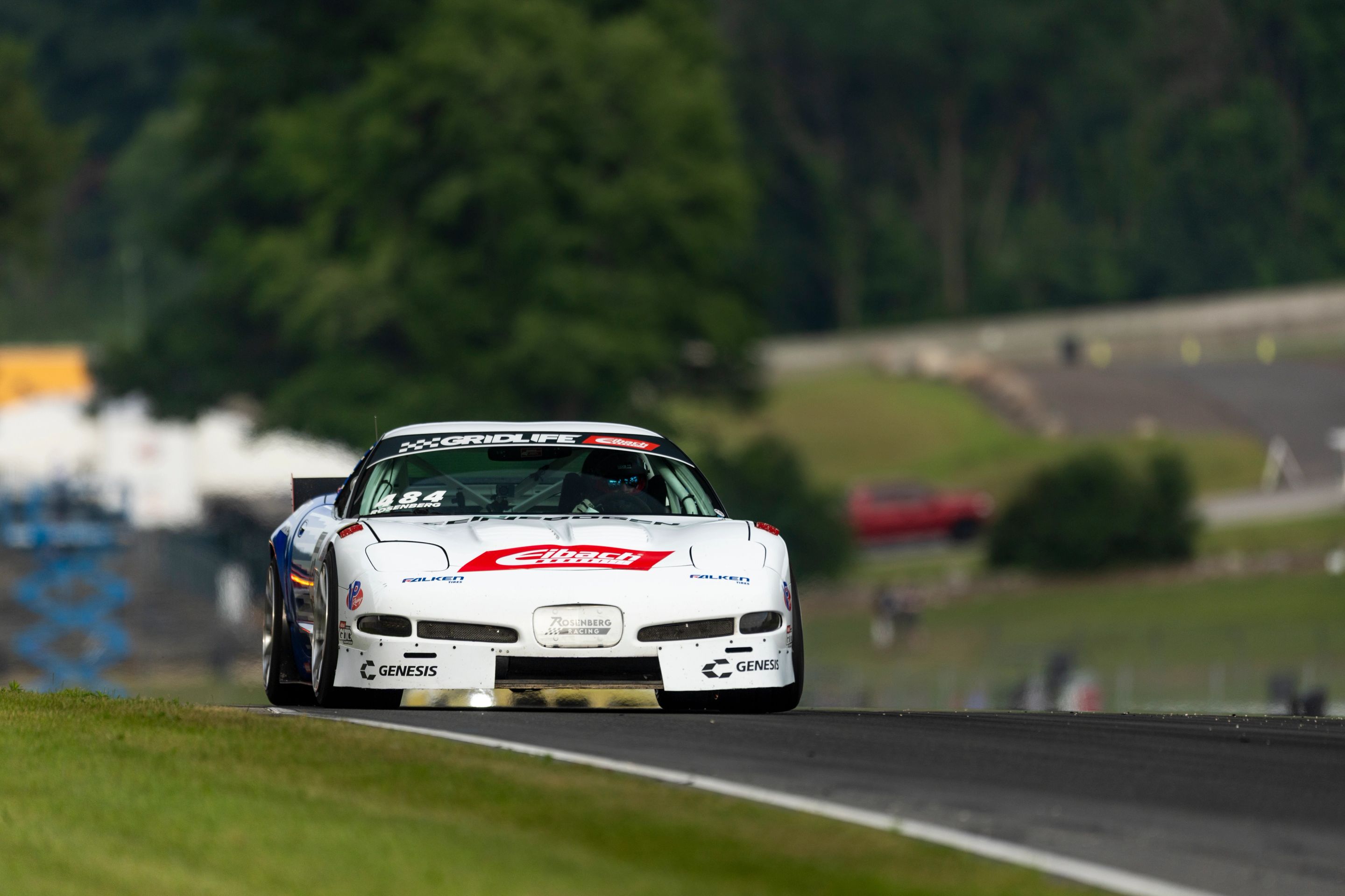 White Chevrolet C5 Corvette Z06 with 19" VS-5RS Apex wheels in Brushed Clear