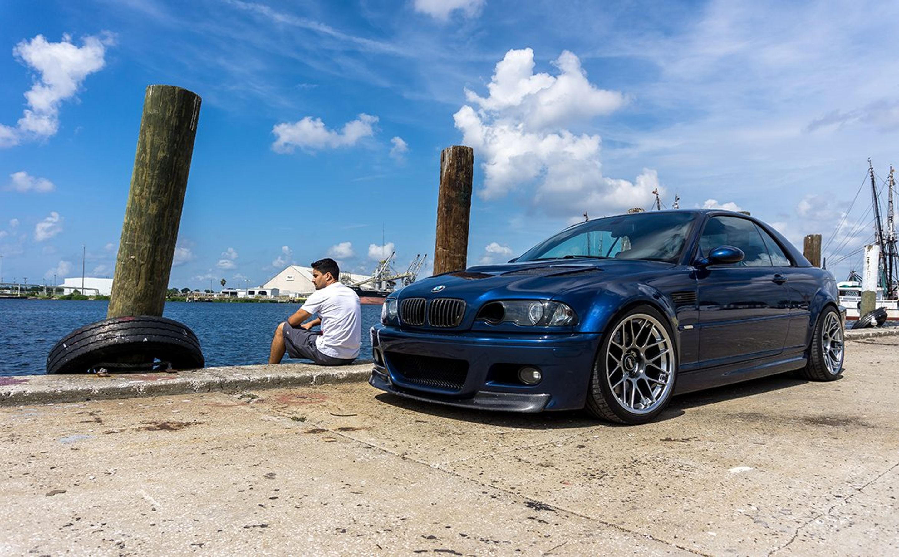 Blue BMW E46 M3 with 18" ARC-8 Apex wheels in Anthracite