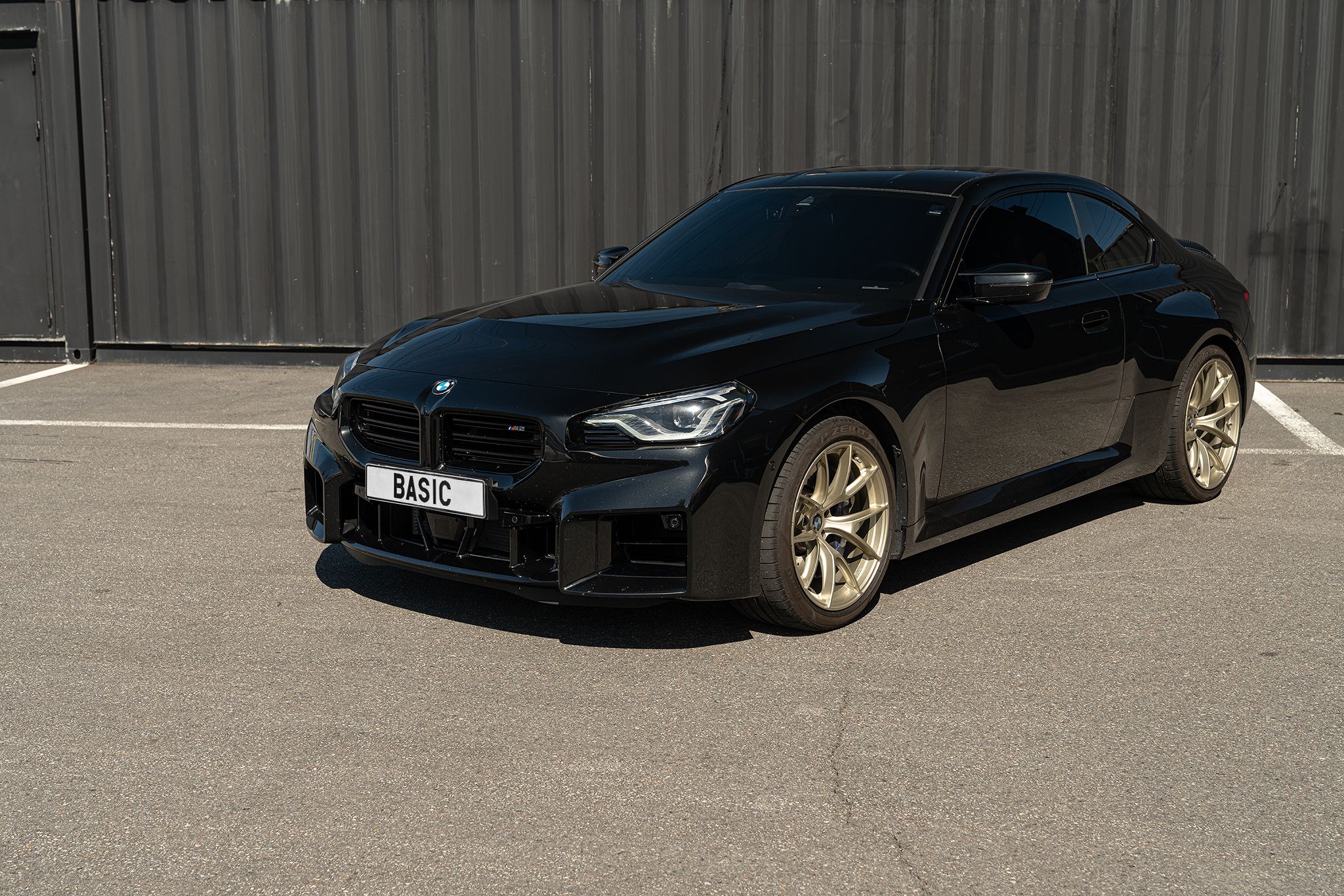 Black BMW G87 M2 with 19"/20" VS-5RS Apex wheels in Motorsport Gold