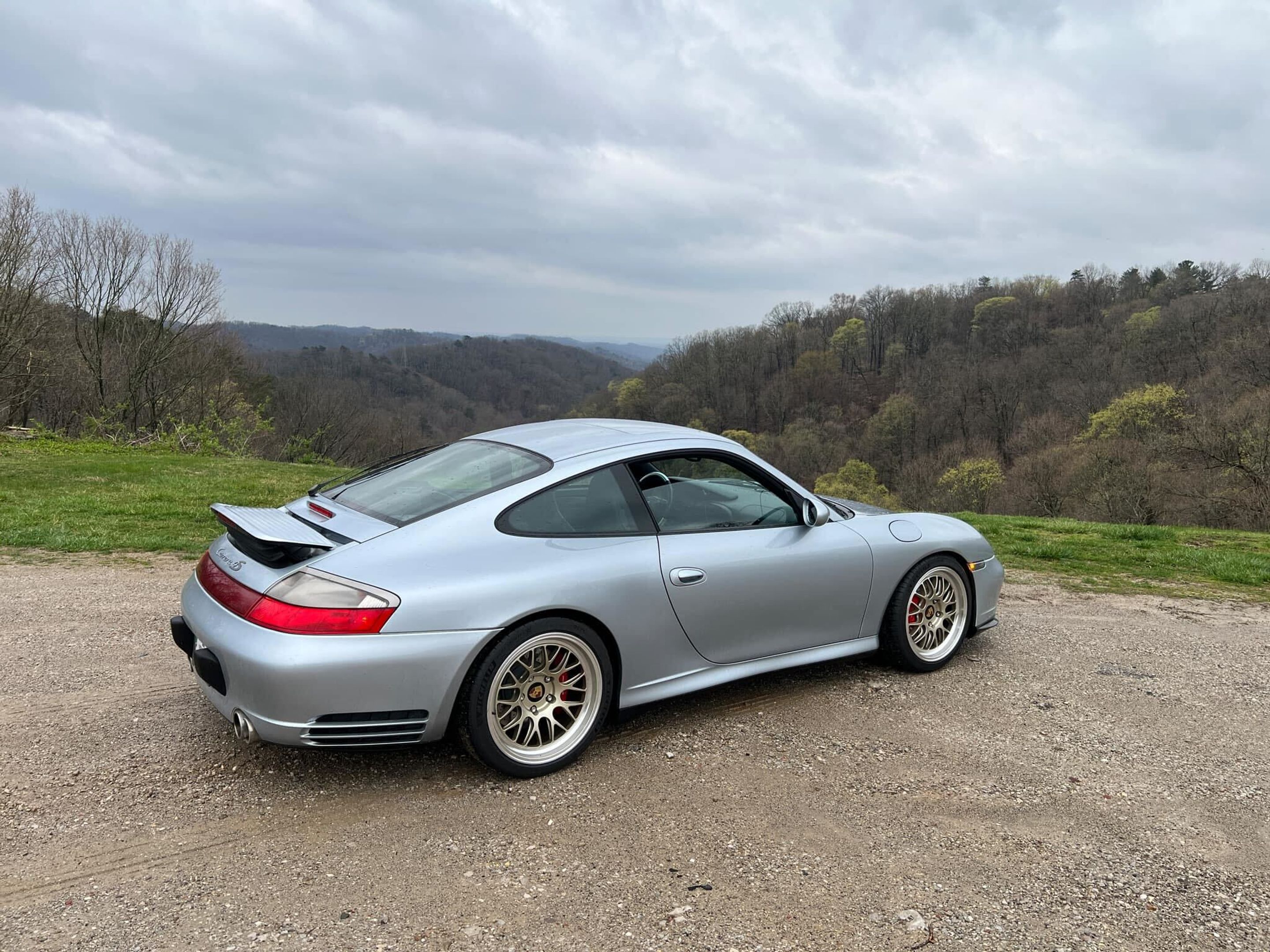 Silver Porsche 911 996 Carrera 4S with 18" ML-10RT Apex wheels in Machined Lip Gloss Motorsport Gold