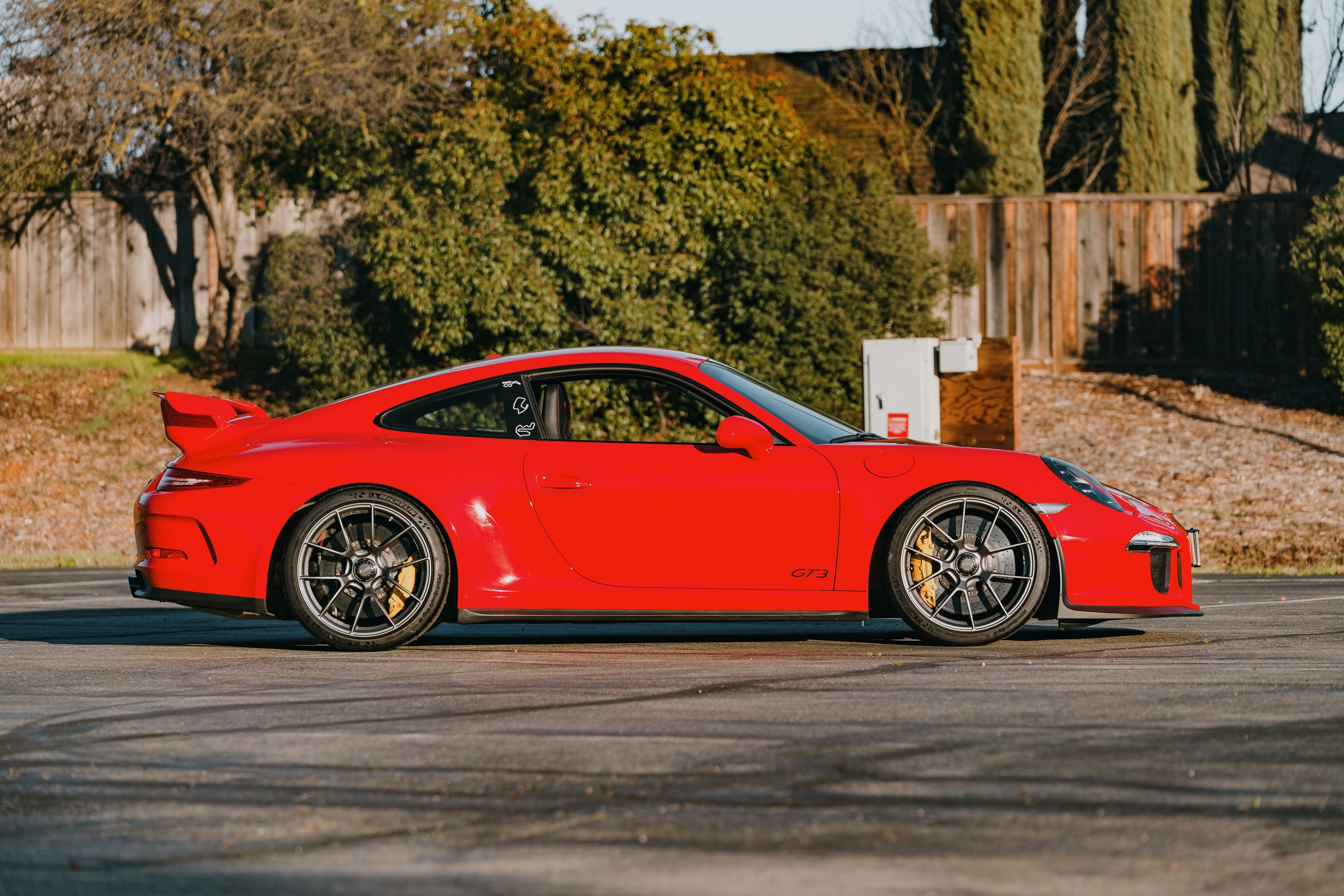 Red Porsche 911 991.1 GT3 with 20" VS-5RS Apex wheels in Anthracite