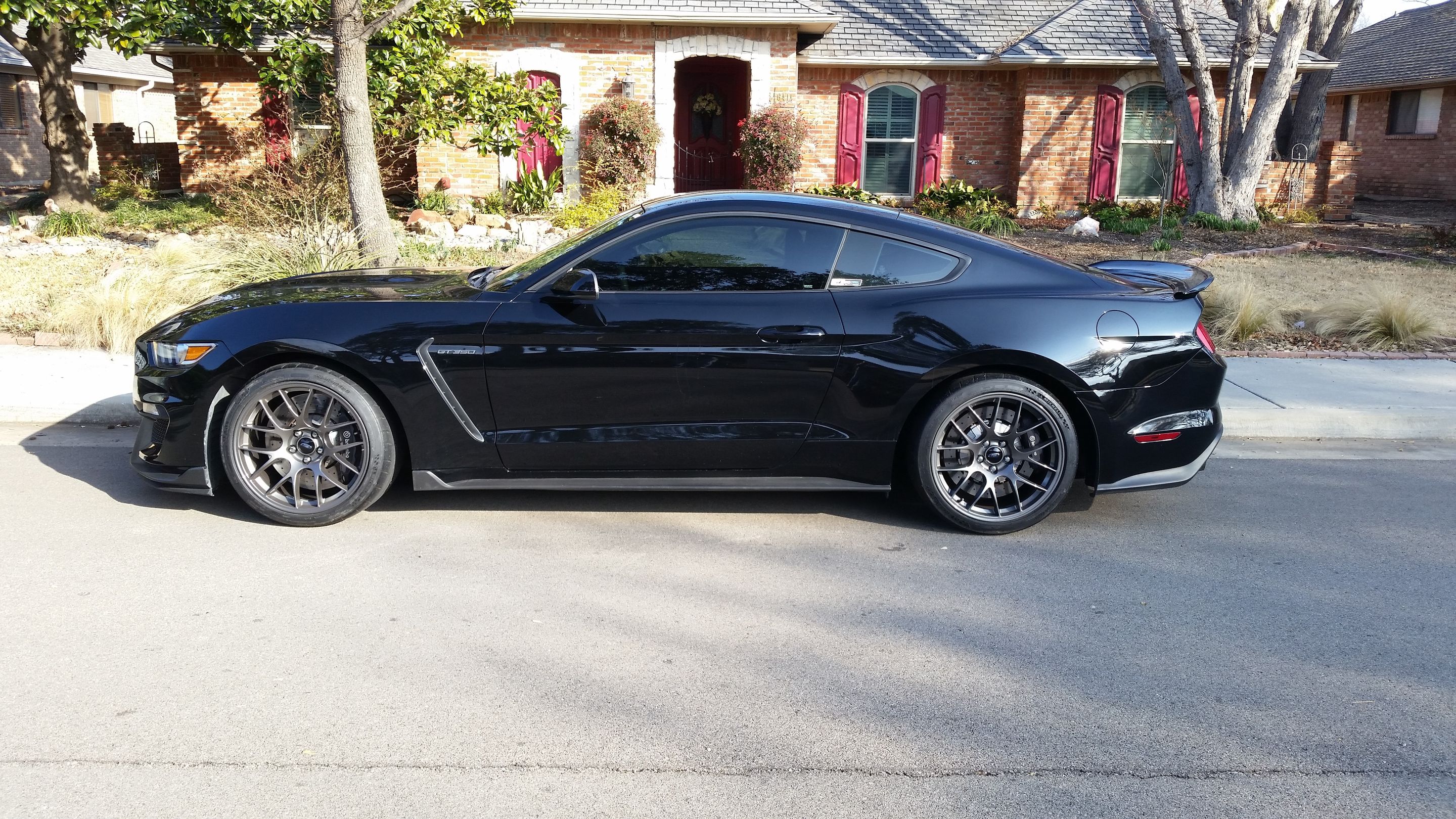 Black Ford S550 Mustang GT350 with 19" EC-7 Apex wheels in Anthracite