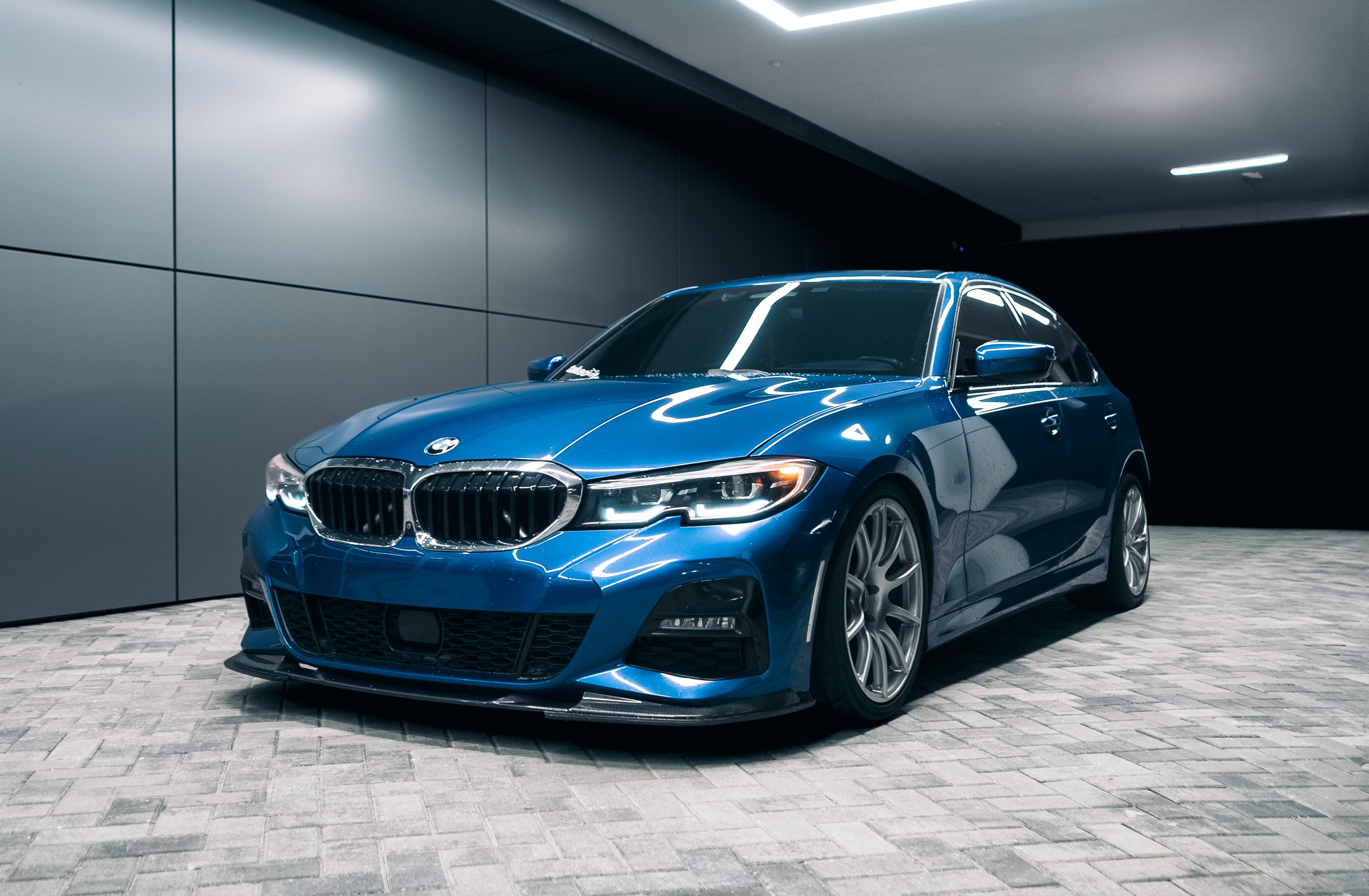 Blue BMW G20 Sedan 3 Series with 19" SM-10 Apex wheels in Race Silver