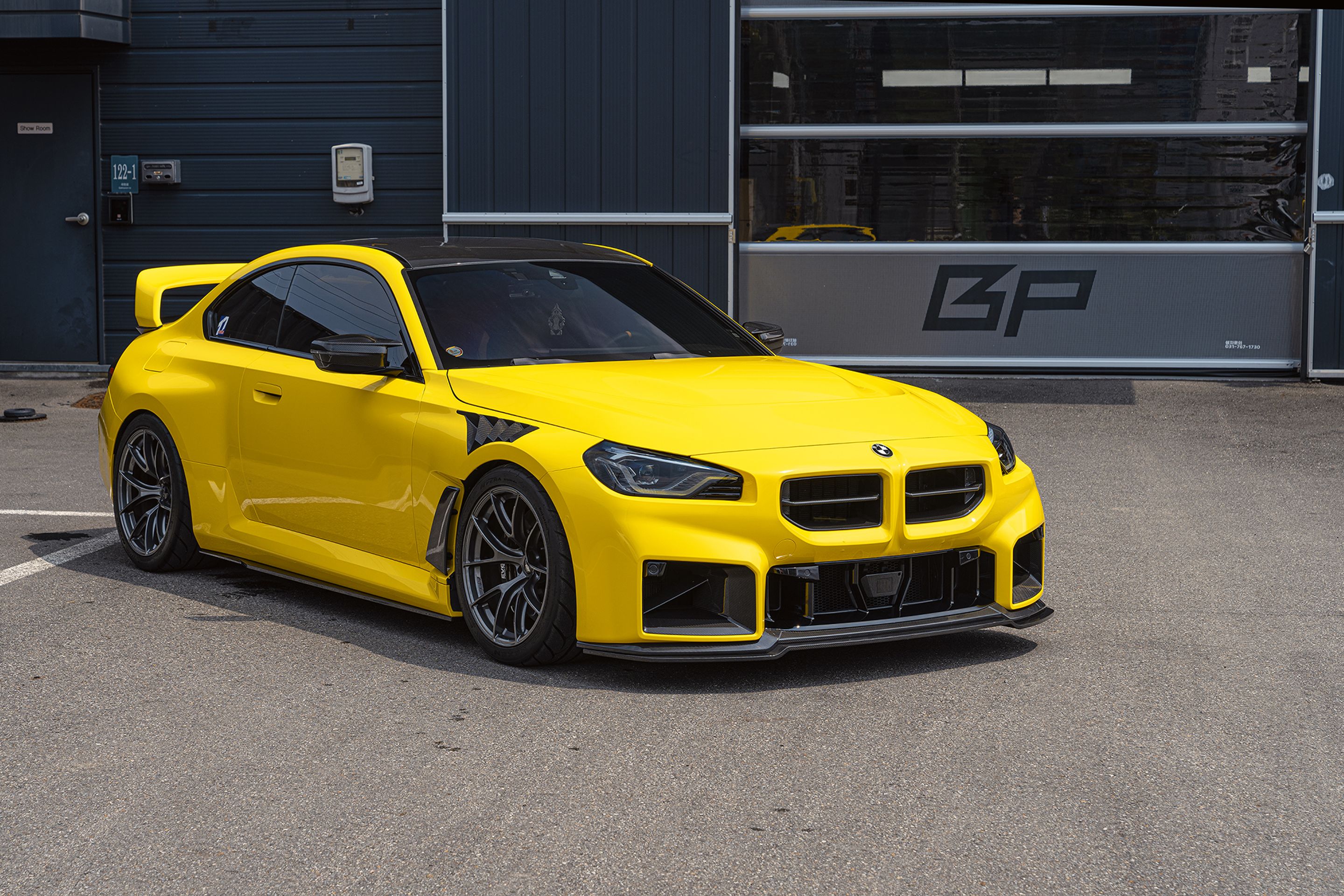 Yellow BMW G87 M2 with 19" VS-5RS Apex wheels in Anthracite