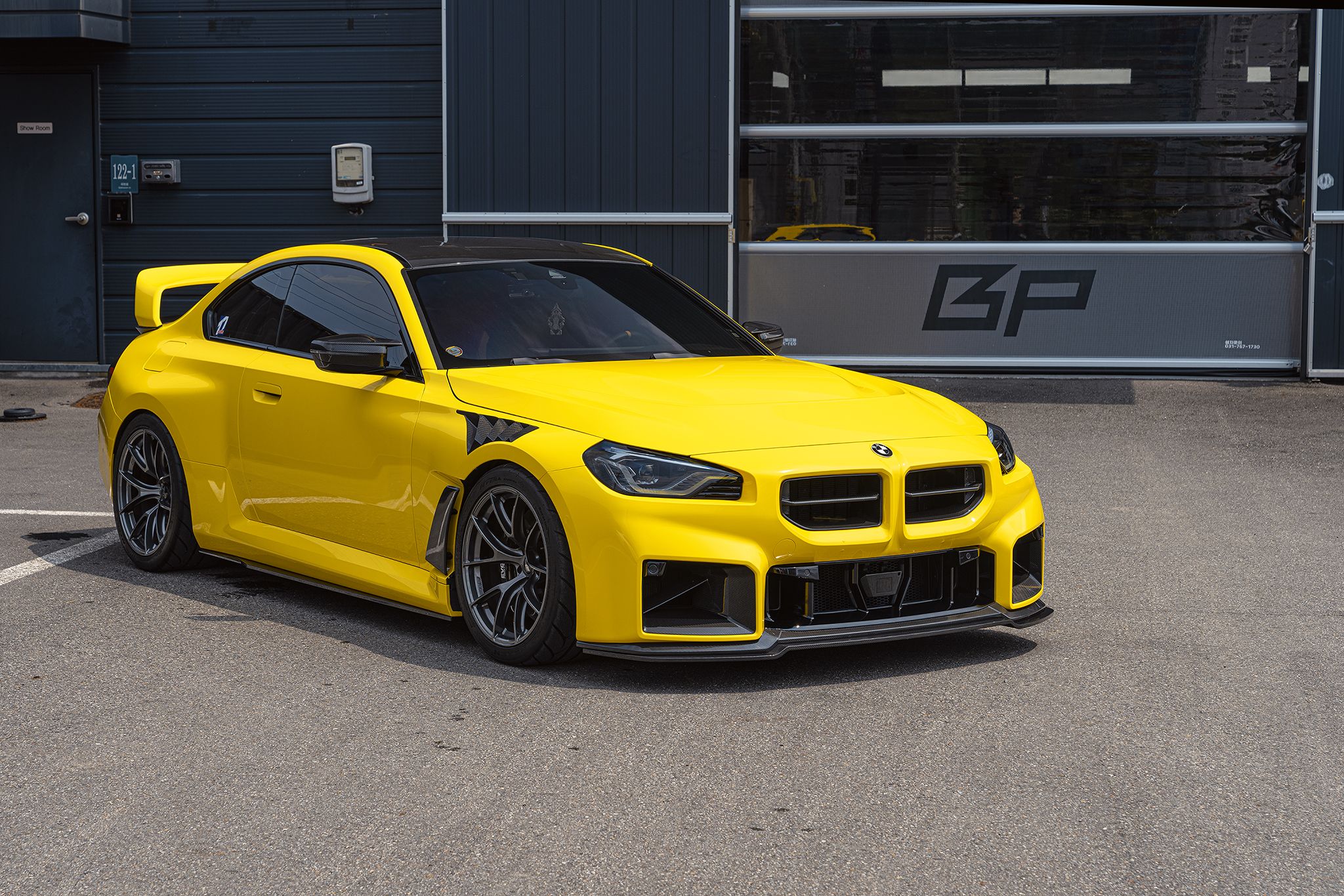 Yellow BMW G87 M2 with 19" VS-5RS Apex wheels in Anthracite