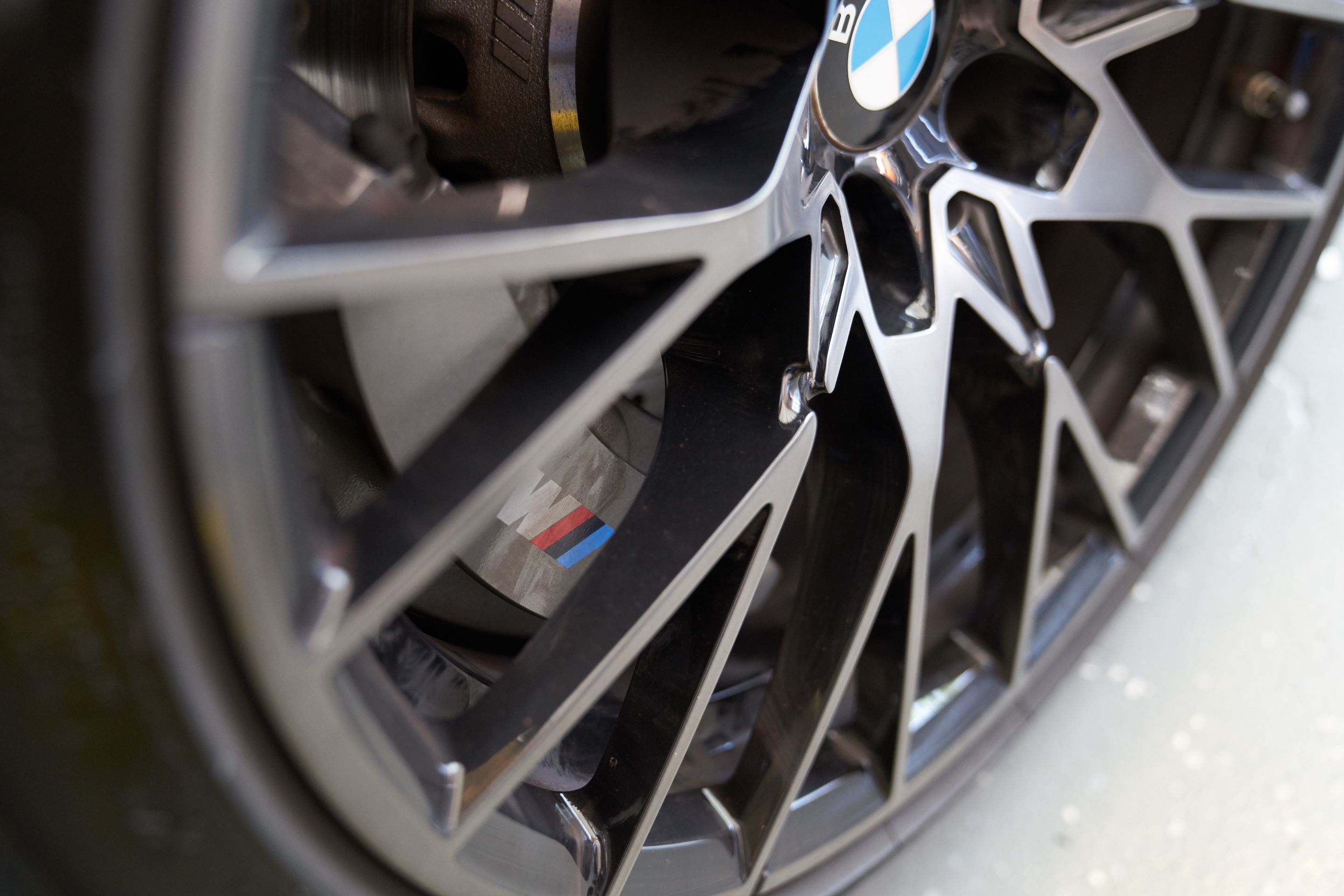 Blue BMW F87 M2 with 19" EC-7 Apex wheels in Race Silver