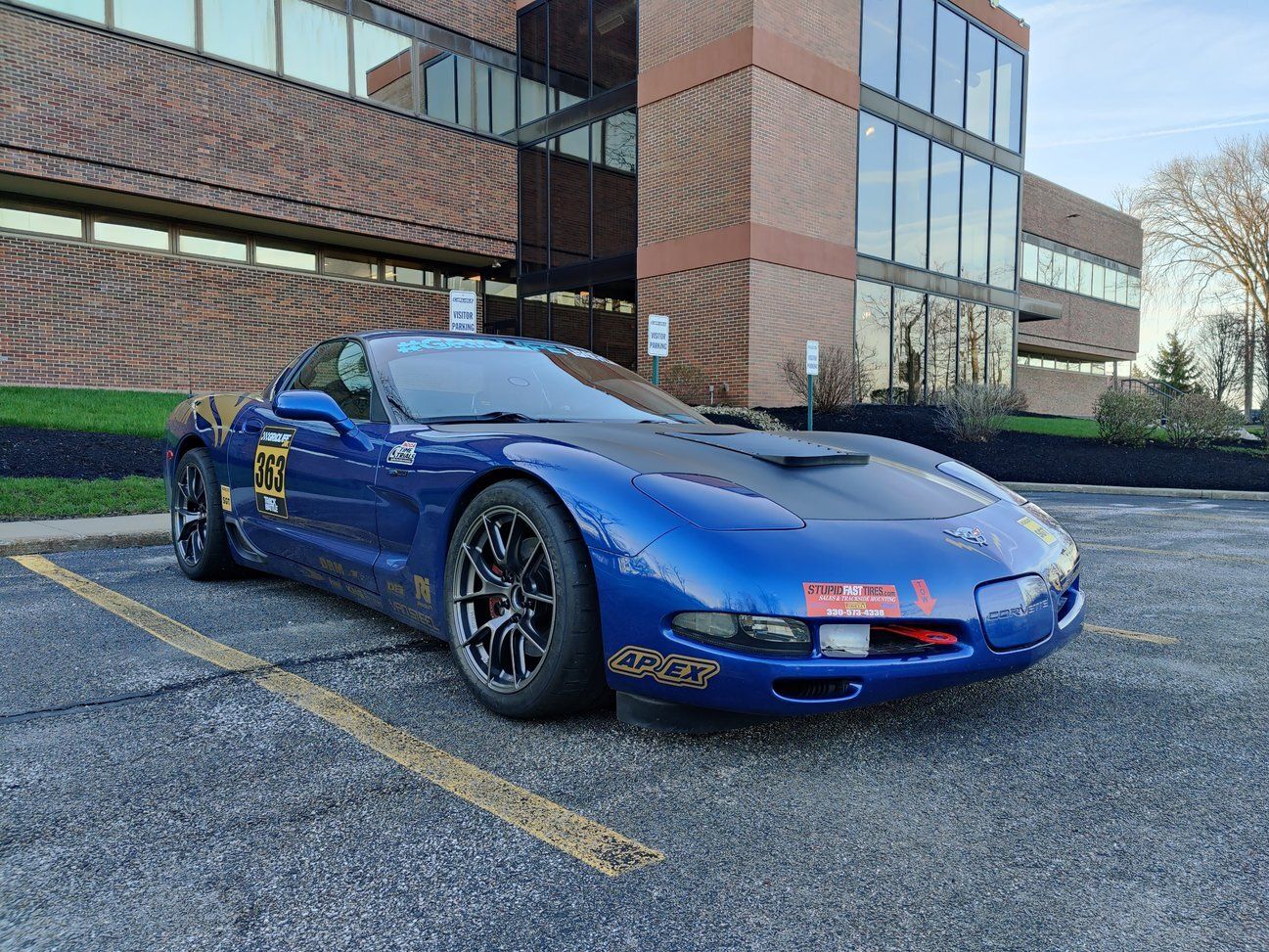 Blue Chevrolet C5 Corvette Z06 with 18" VS-5RS Apex wheels in Anthracite